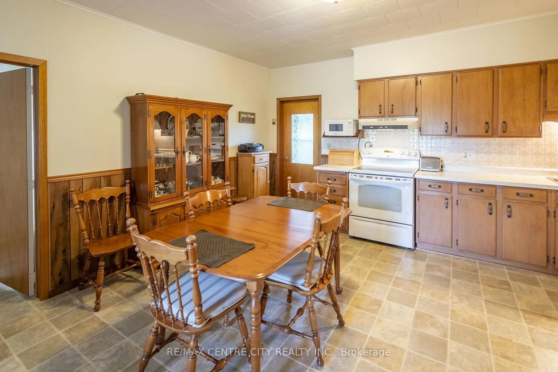 Photo 16 of 2169 Cromarty Drive, Thames Centre, Dorchester — HOMEH