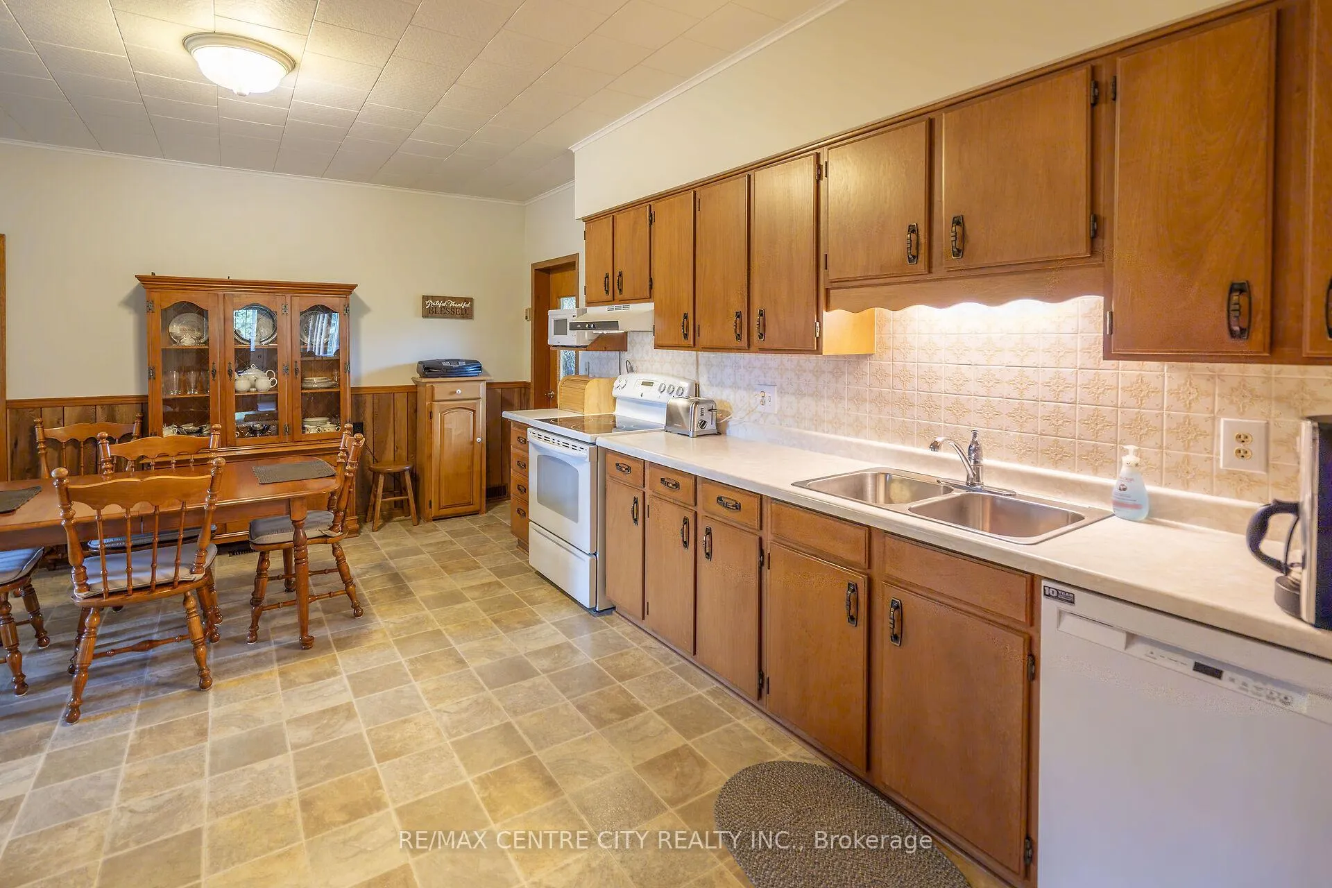 Photo 17 of 2169 Cromarty Drive, Thames Centre, Dorchester — HOMEH