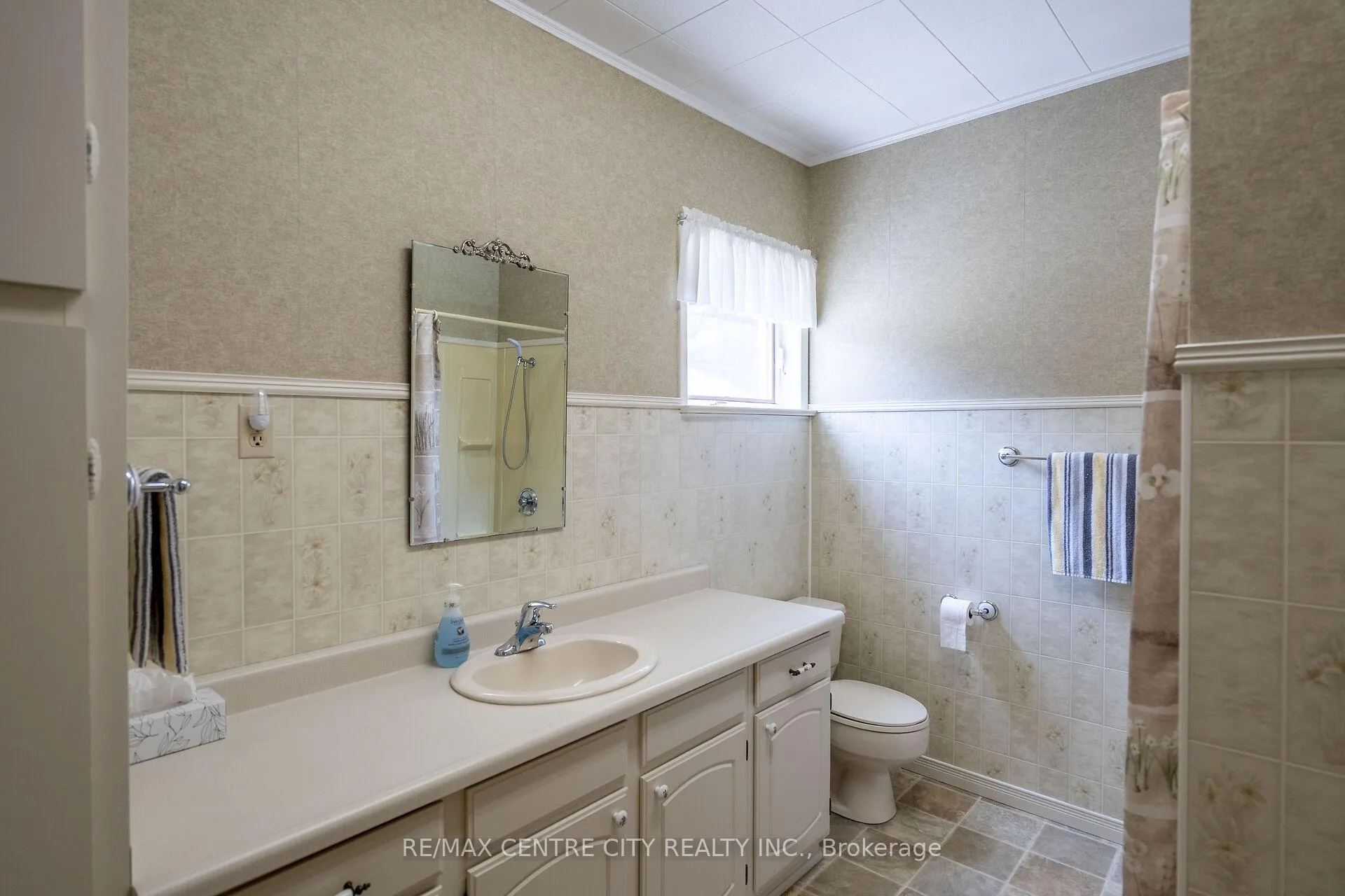 Photo 18 of 2169 Cromarty Drive, Thames Centre, Dorchester — HOMEH