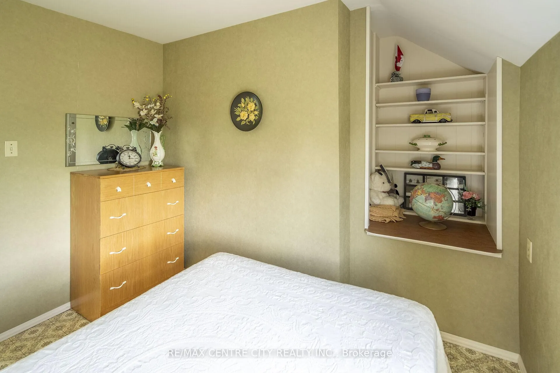 Photo 23 of 2169 Cromarty Drive, Thames Centre, Dorchester — HOMEH