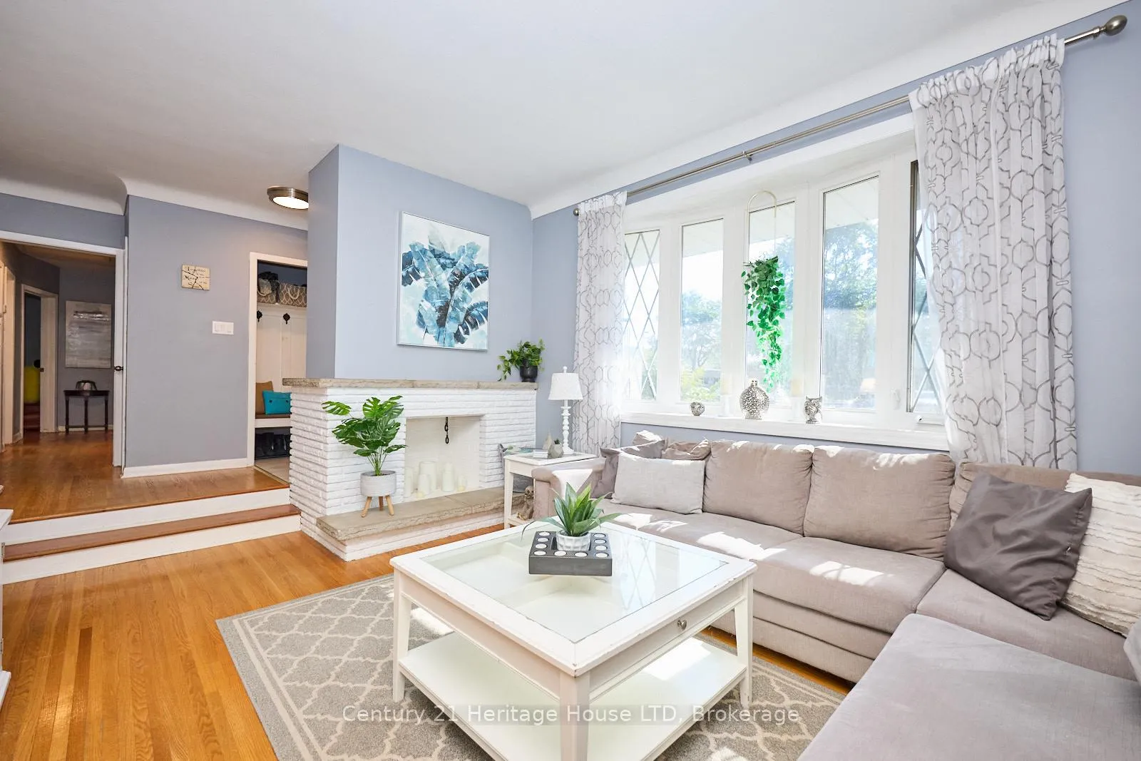 Photo 3 of 3835 Windermere Road, Niagara Falls, Stamford — HOMEH