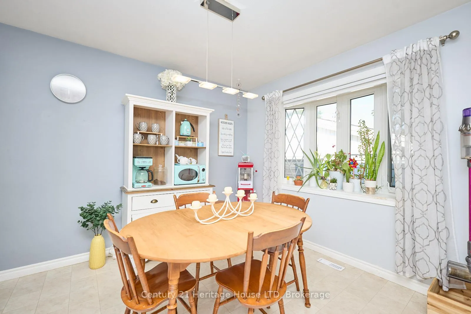 Photo 8 of 3835 Windermere Road, Niagara Falls, Stamford — HOMEH