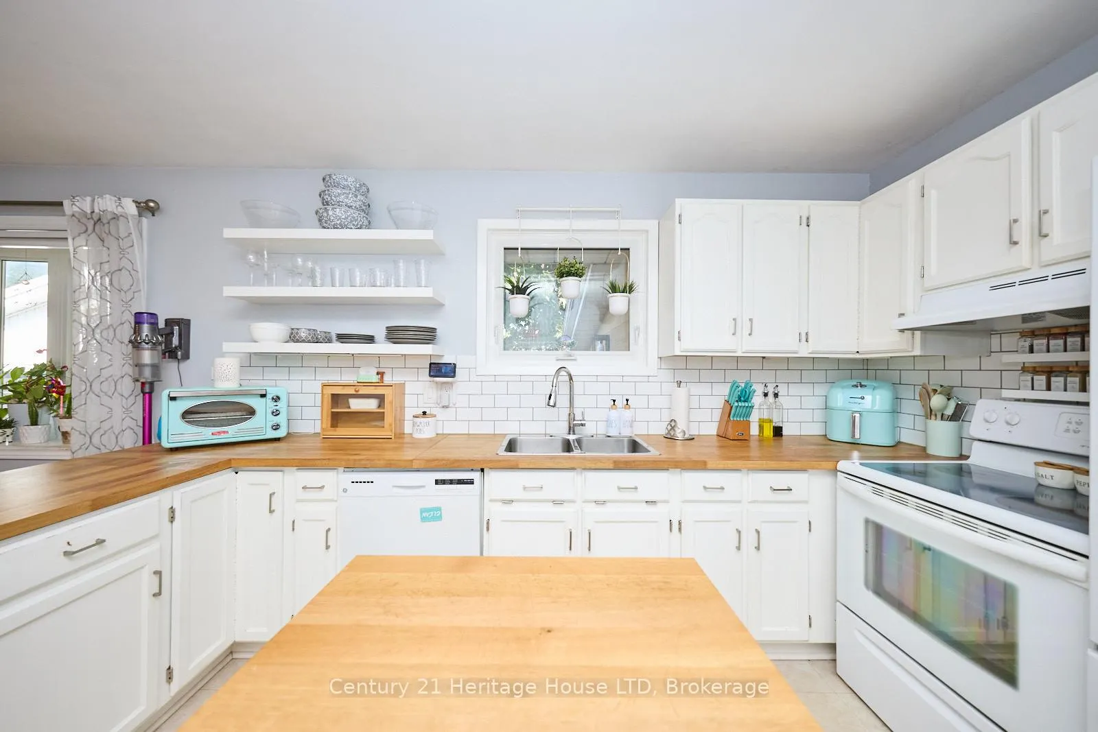Photo 10 of 3835 Windermere Road, Niagara Falls, Stamford — HOMEH