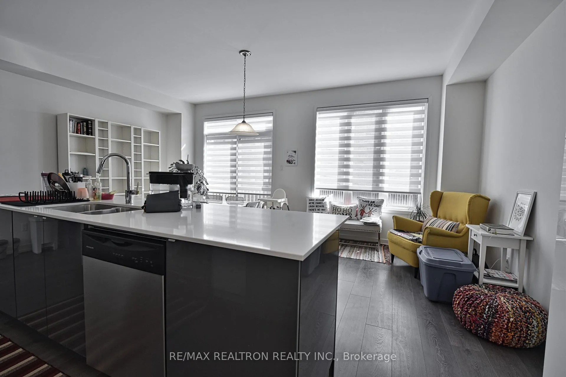 Photo 3 of 214 Wheat Boom Drive, Oakville, Joshua Meadows — HOMEH