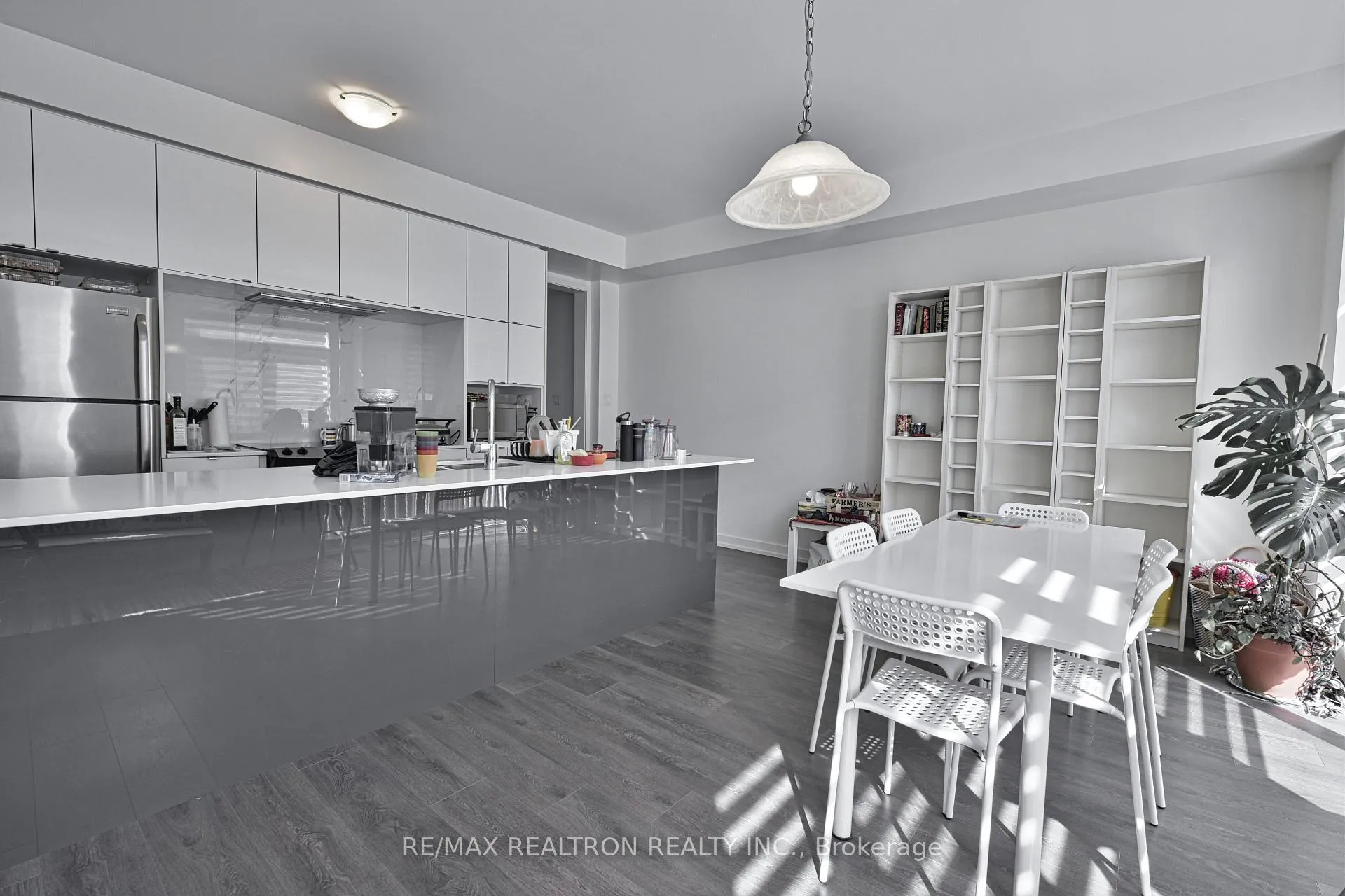 Photo 4 of 214 Wheat Boom Drive, Oakville, Joshua Meadows — HOMEH