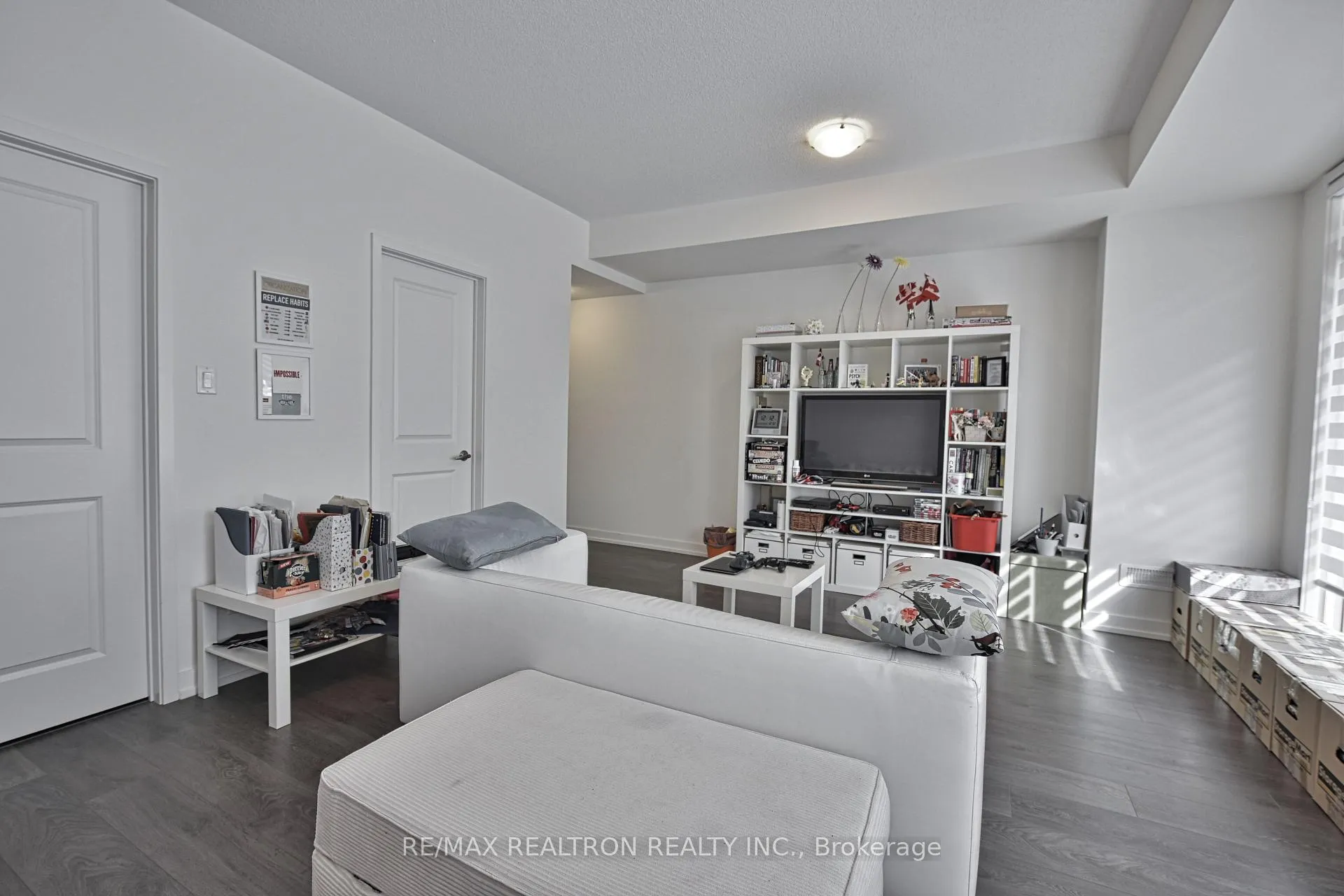 Photo 5 of 214 Wheat Boom Drive, Oakville, Joshua Meadows — HOMEH