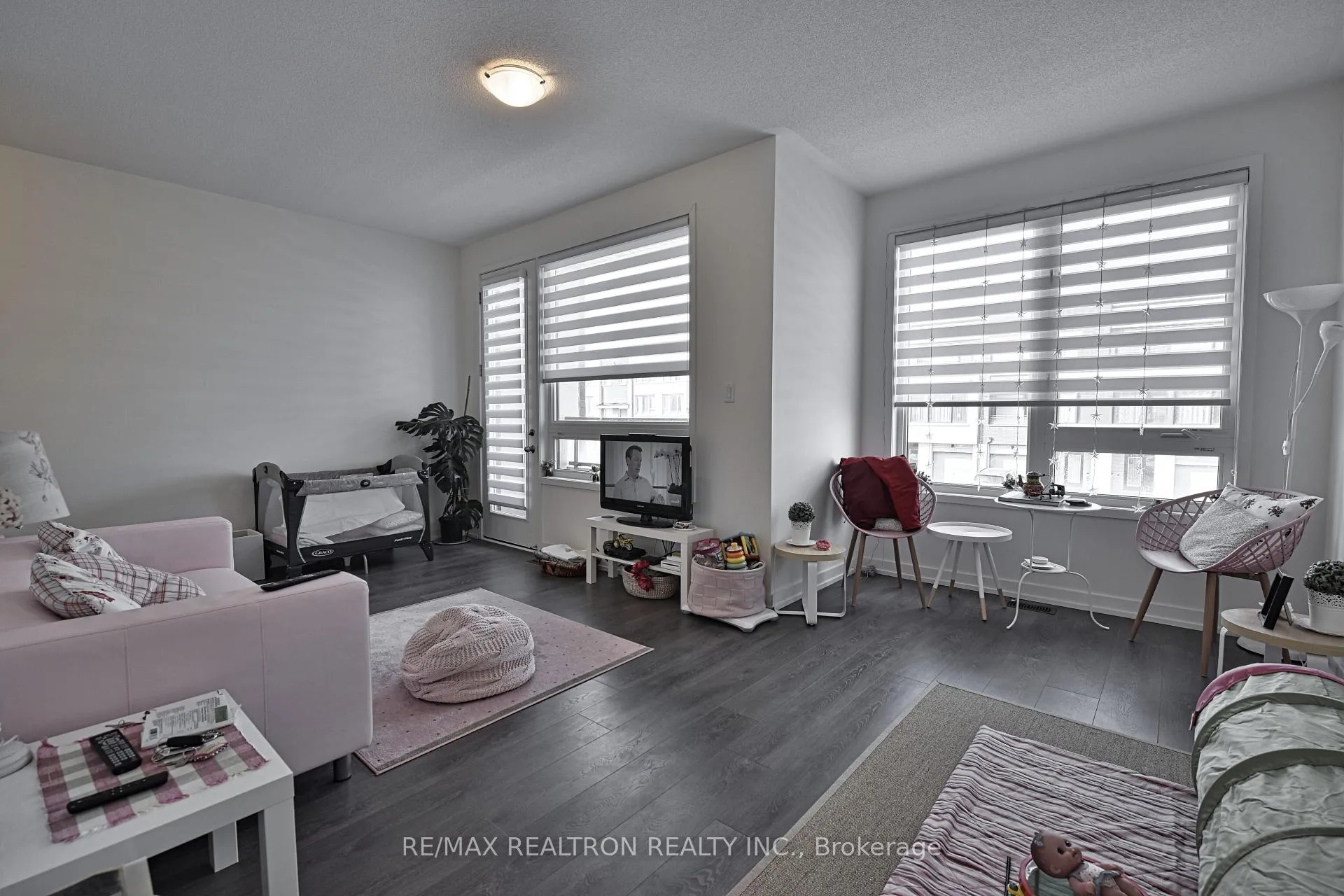 Photo 12 of 214 Wheat Boom Drive, Oakville, Joshua Meadows — HOMEH