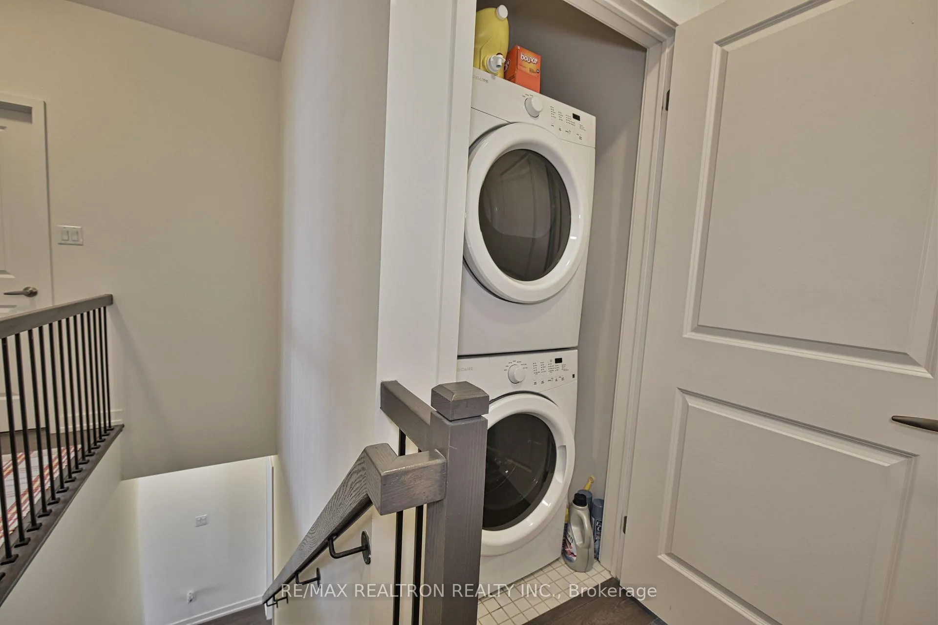 Photo 14 of 214 Wheat Boom Drive, Oakville, Joshua Meadows — HOMEH