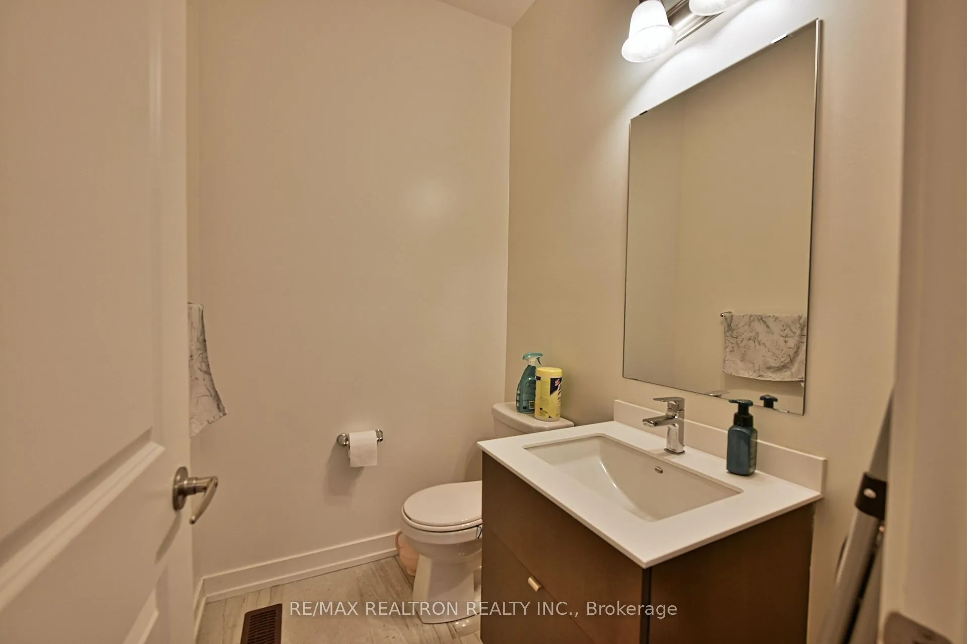 Photo 19 of 214 Wheat Boom Drive, Oakville, Joshua Meadows — HOMEH
