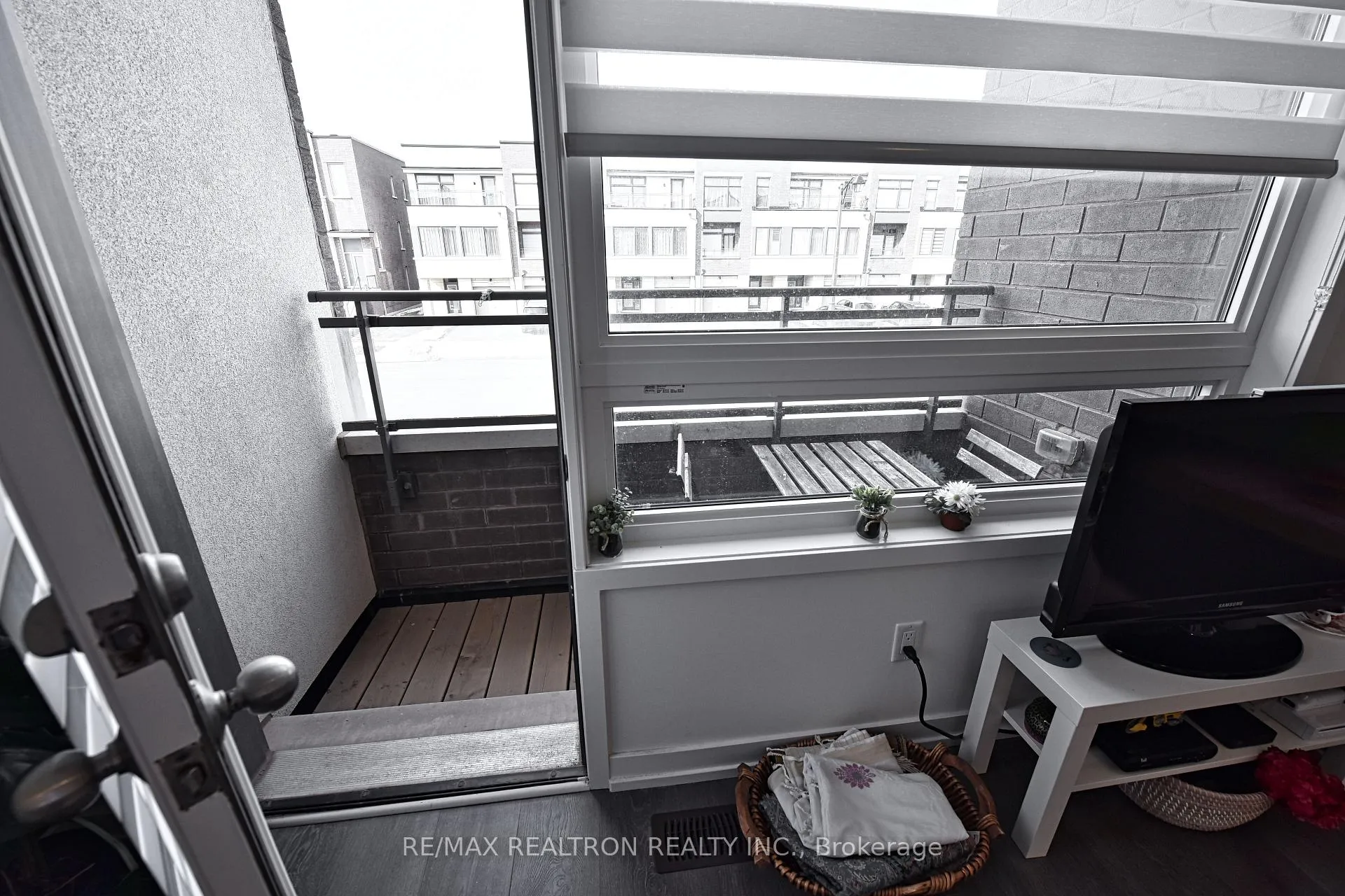 Photo 22 of 214 Wheat Boom Drive, Oakville, Joshua Meadows — HOMEH