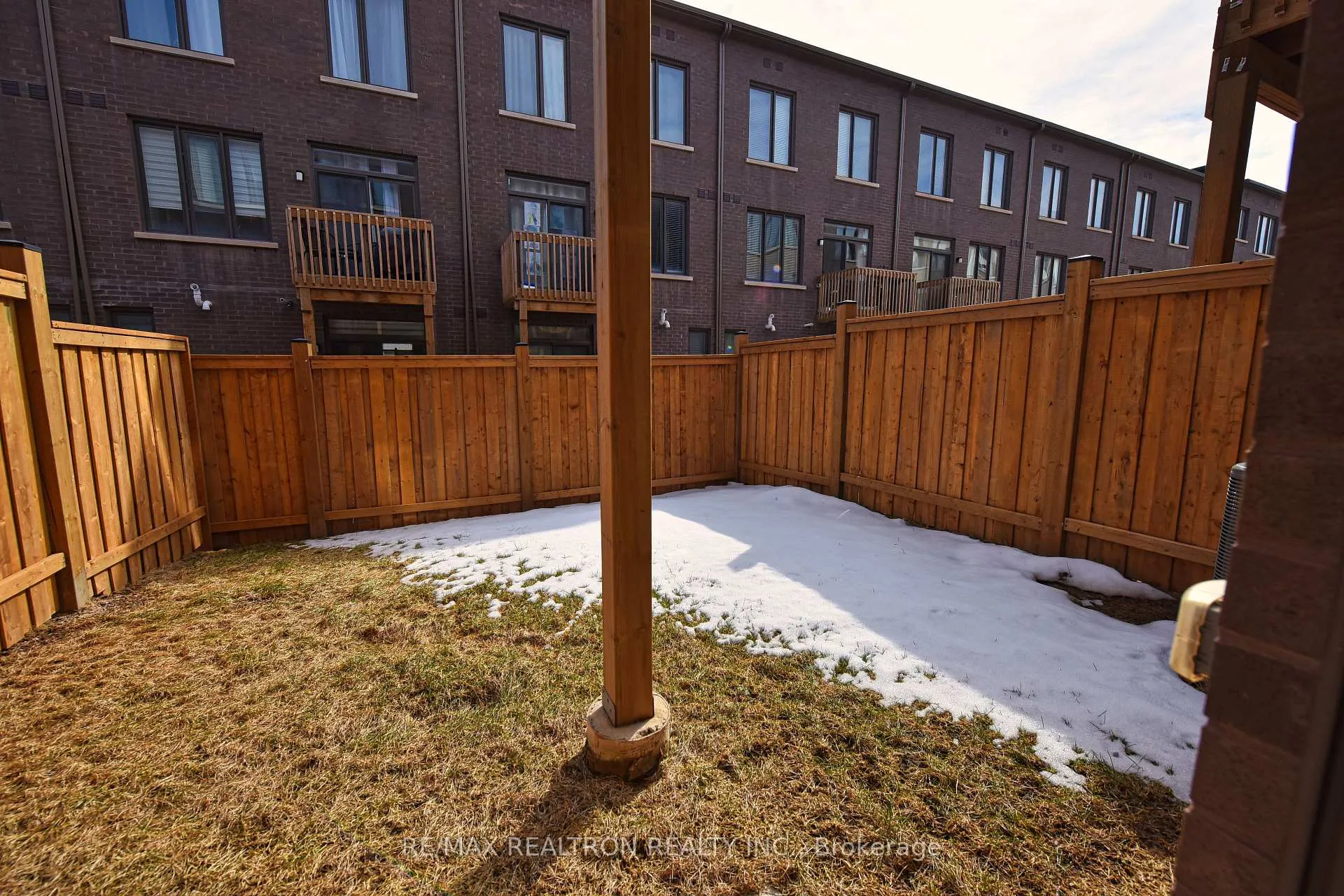Photo 23 of 214 Wheat Boom Drive, Oakville, Joshua Meadows — HOMEH
