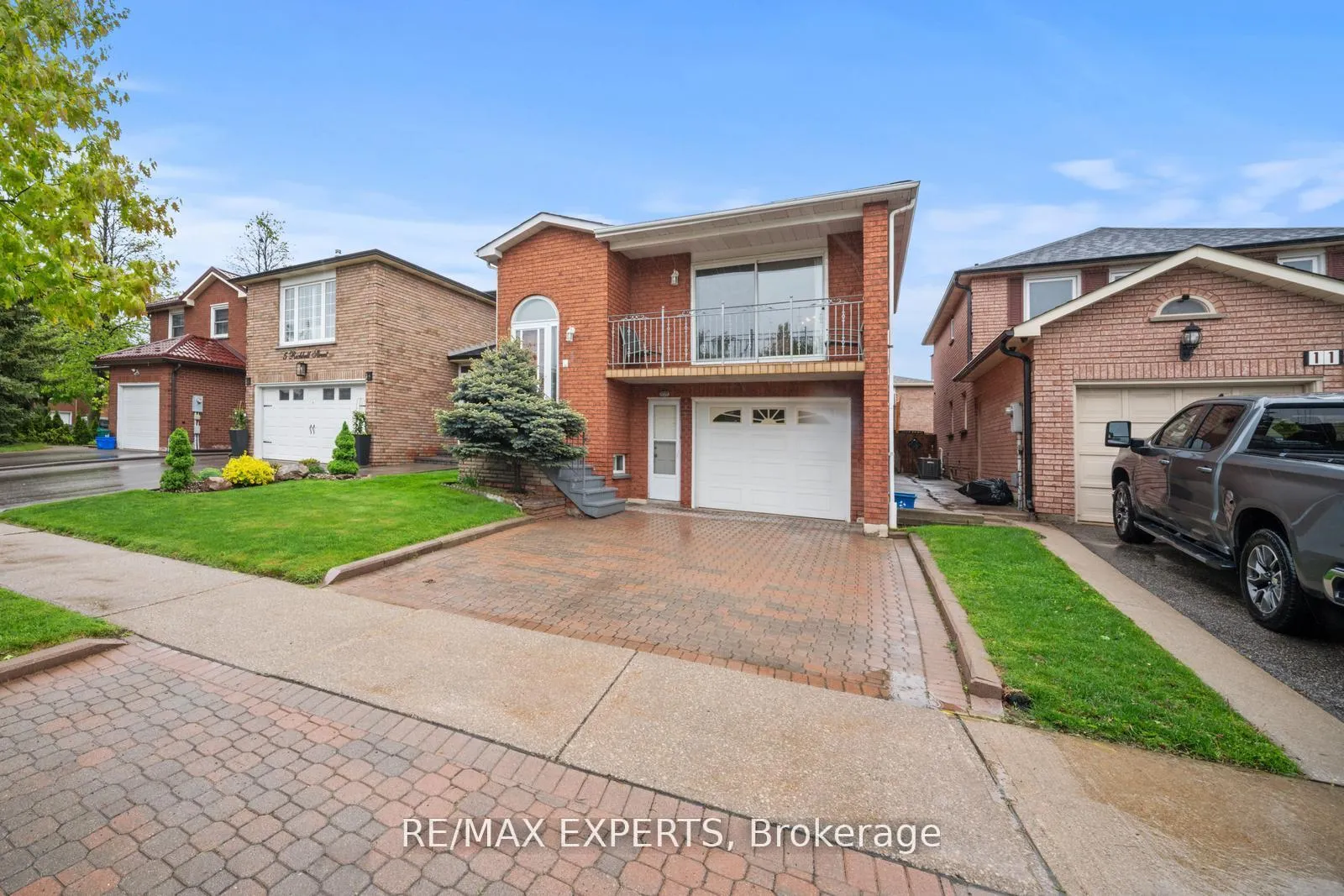 Photo 2 of 9 Richbell Street, Vaughan, Brownridge — HOMEH