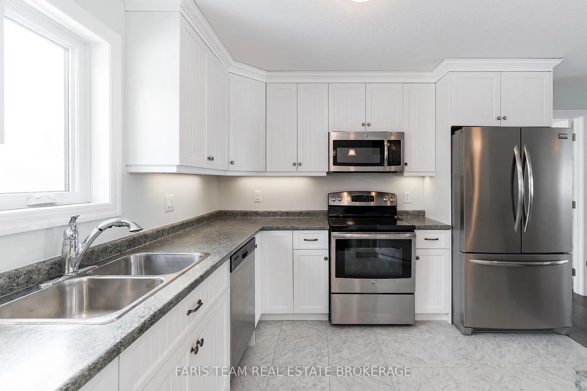 Photo 4 of 18 Grew Crescent, Penetanguishene — HOMEH