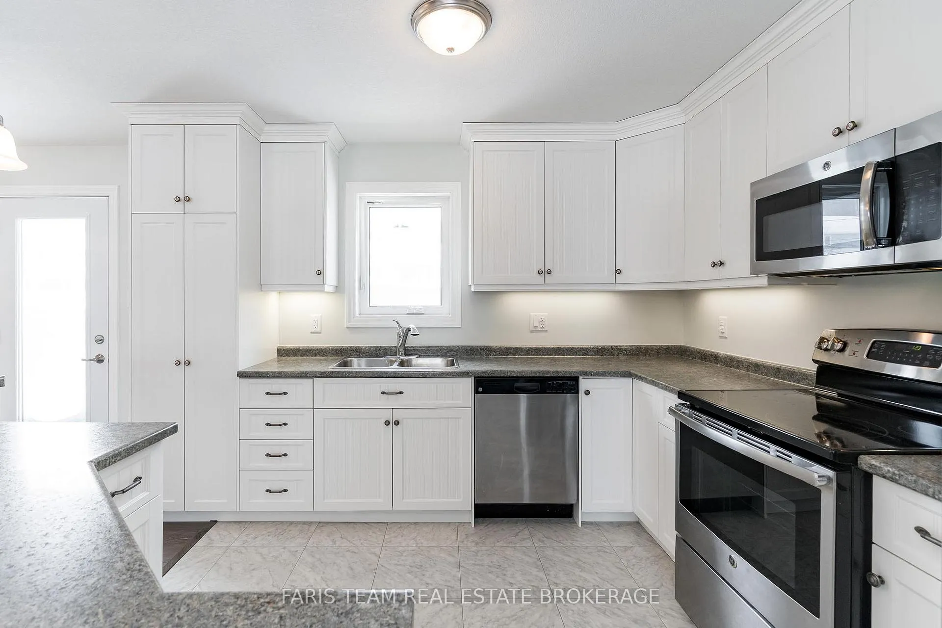 Photo 6 of 18 Grew Crescent, Penetanguishene — HOMEH