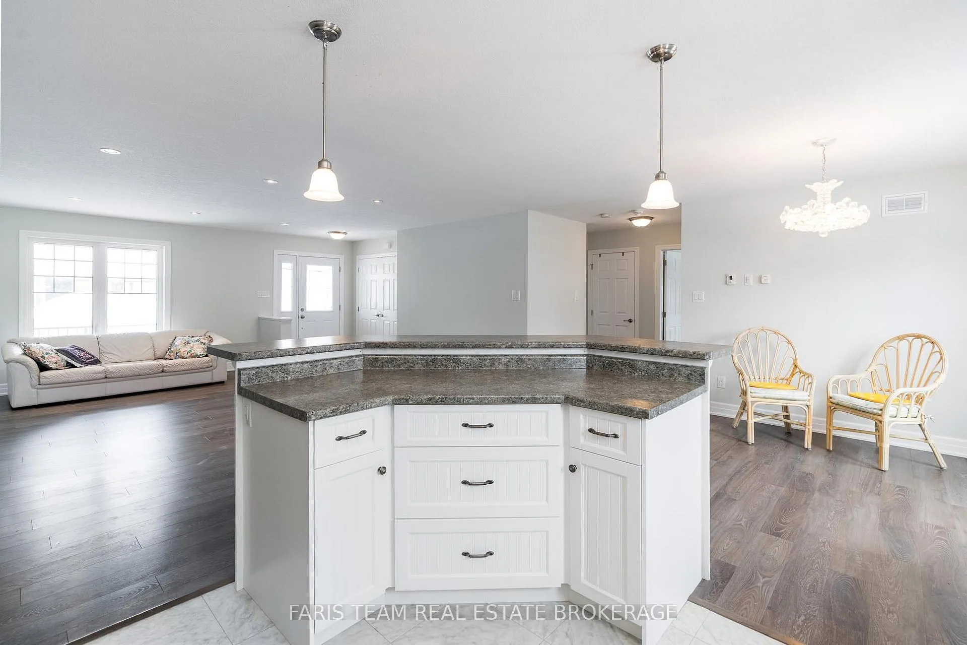 Photo 7 of 18 Grew Crescent, Penetanguishene — HOMEH