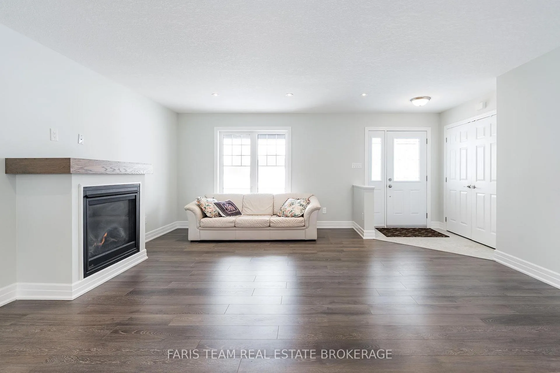 Photo 10 of 18 Grew Crescent, Penetanguishene — HOMEH