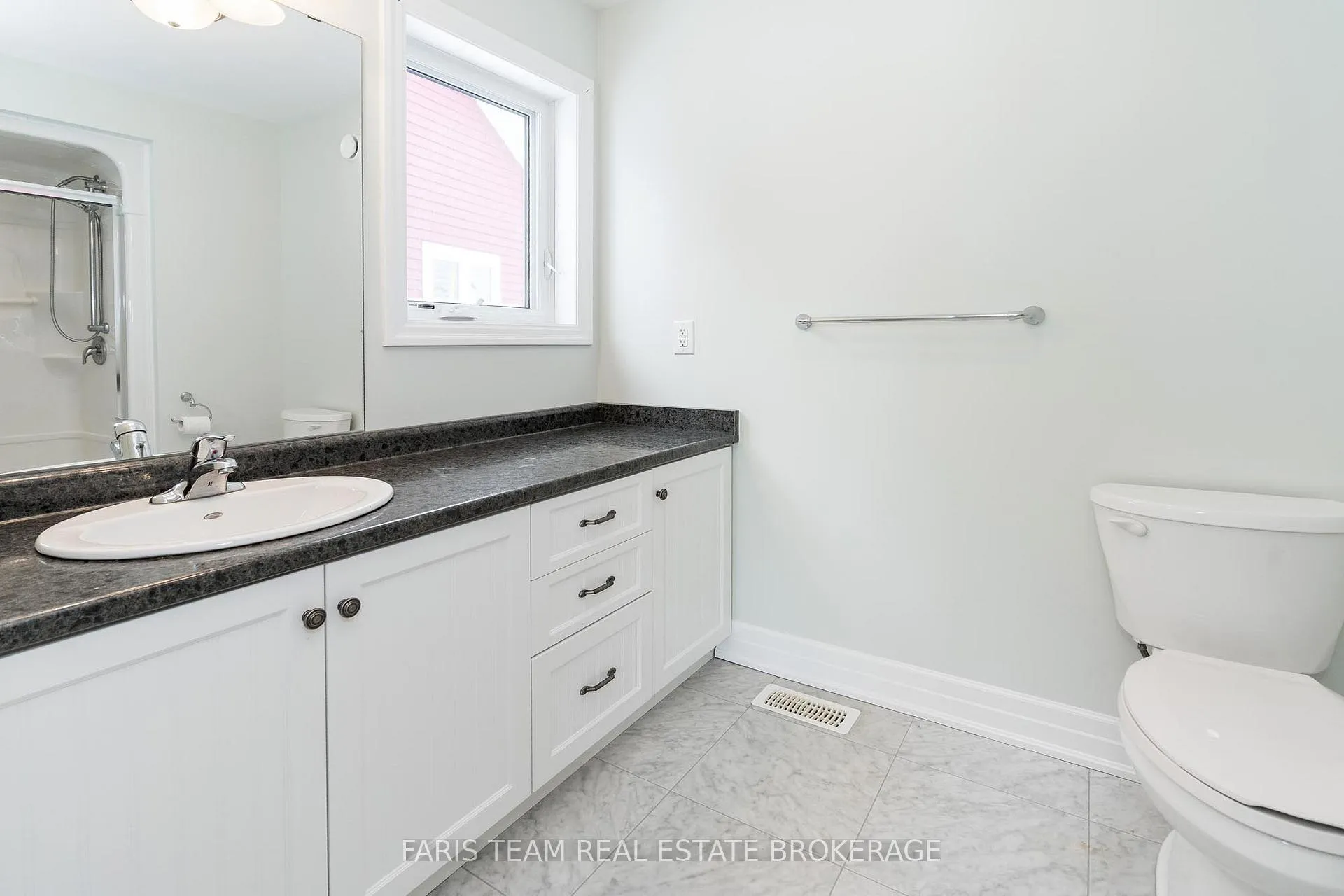 Photo 13 of 18 Grew Crescent, Penetanguishene — HOMEH