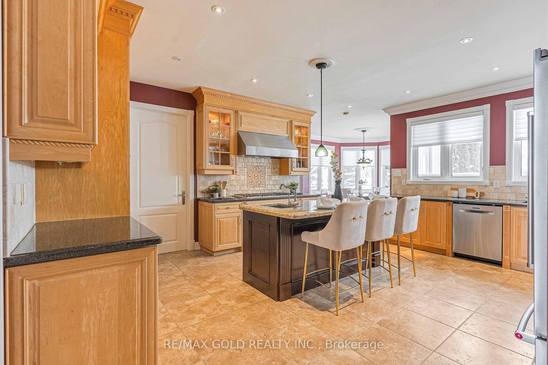 Photo 3 of 17 Highcrest Road, Caledon, Palgrave — HOMEH