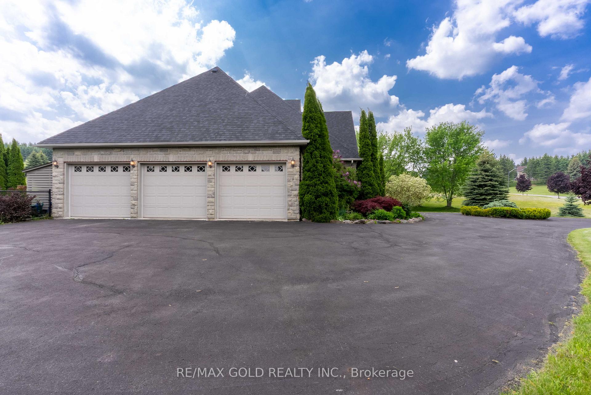 Photo 25 of 17 Highcrest Road, Caledon, Palgrave — HOMEH