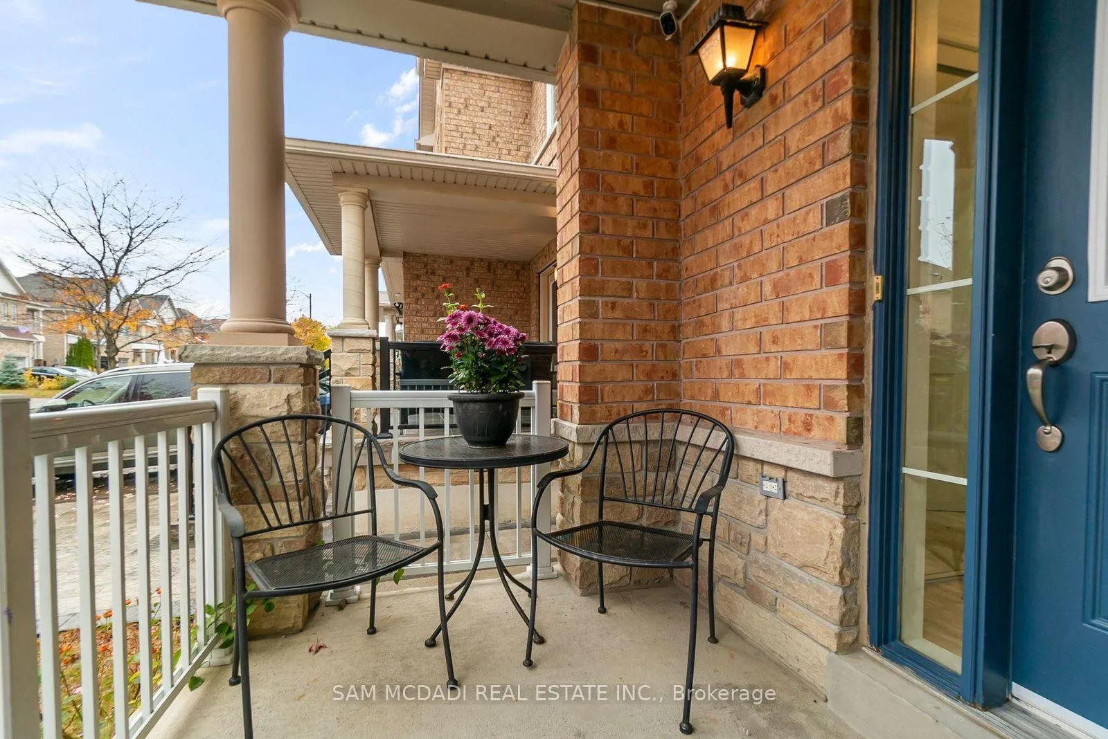 Photo 2 of 23 Manordale Crescent, Vaughan, Vellore Village — HOMEH