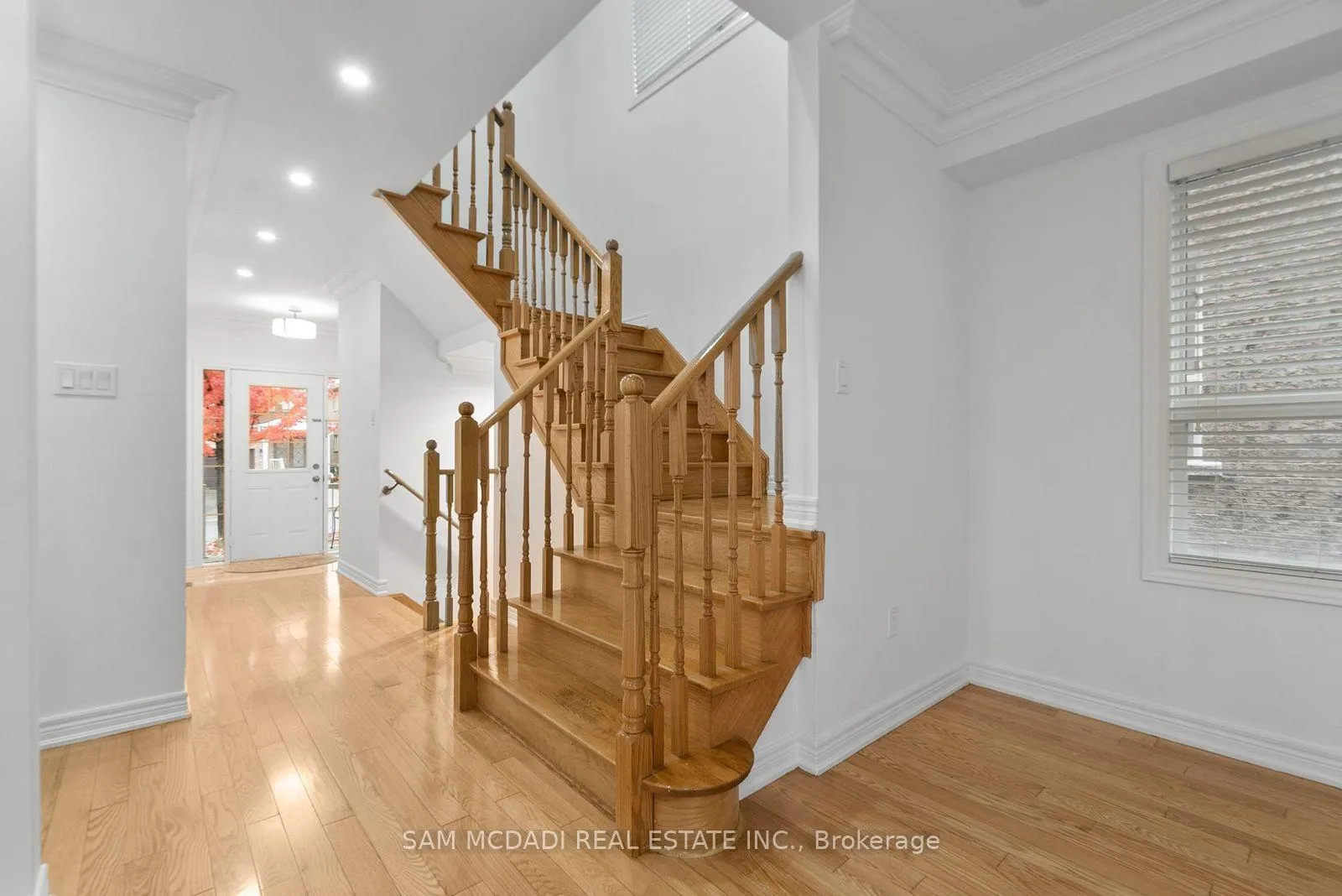 Photo 5 of 23 Manordale Crescent, Vaughan, Vellore Village — HOMEH