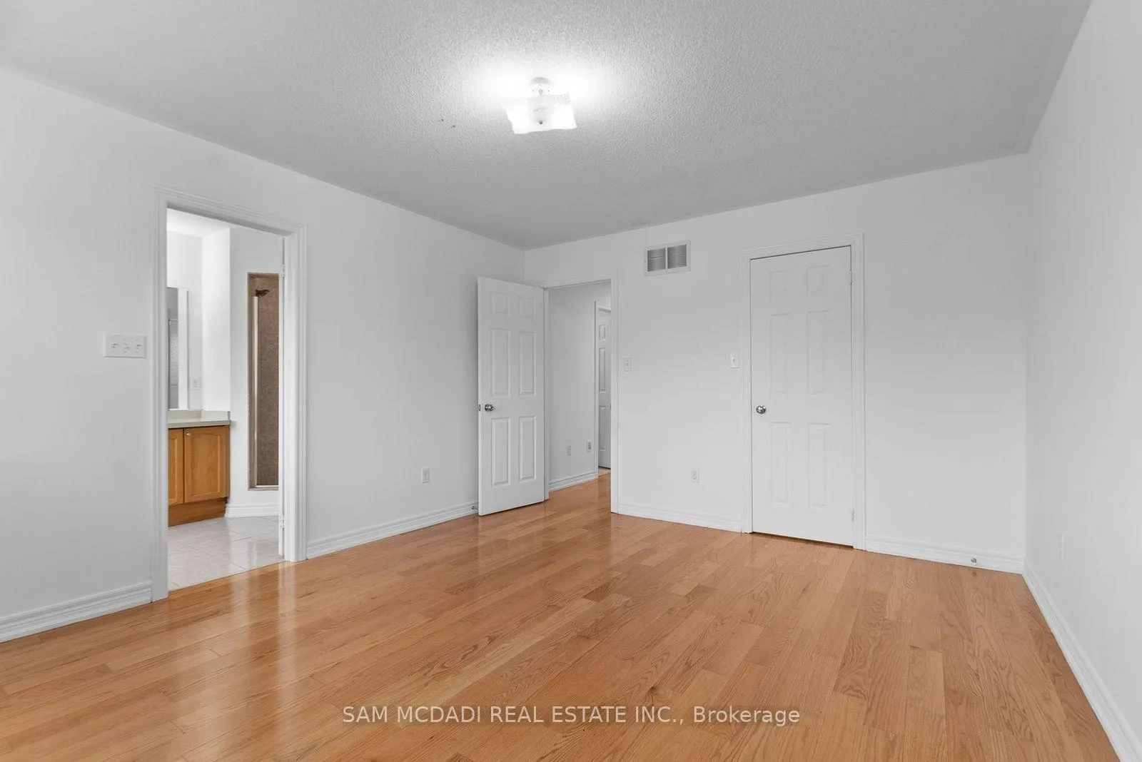 Photo 15 of 23 Manordale Crescent, Vaughan, Vellore Village — HOMEH