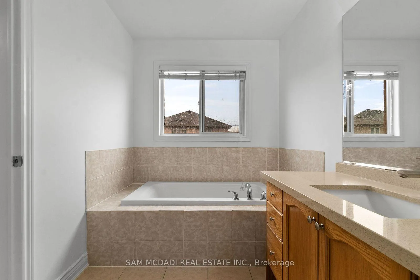 Photo 17 of 23 Manordale Crescent, Vaughan, Vellore Village — HOMEH