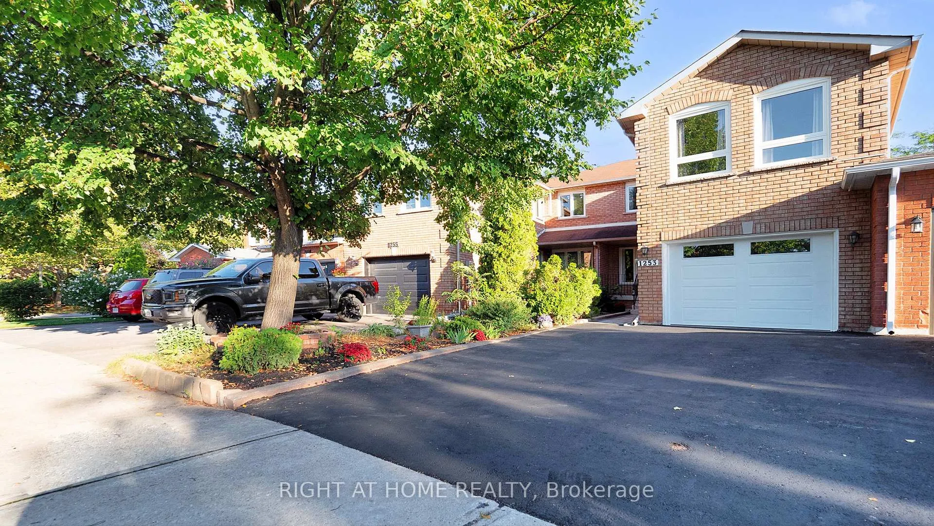 Photo 2 of 1253 Blackburn Drive, Oakville, Glen Abbey — HOMEH
