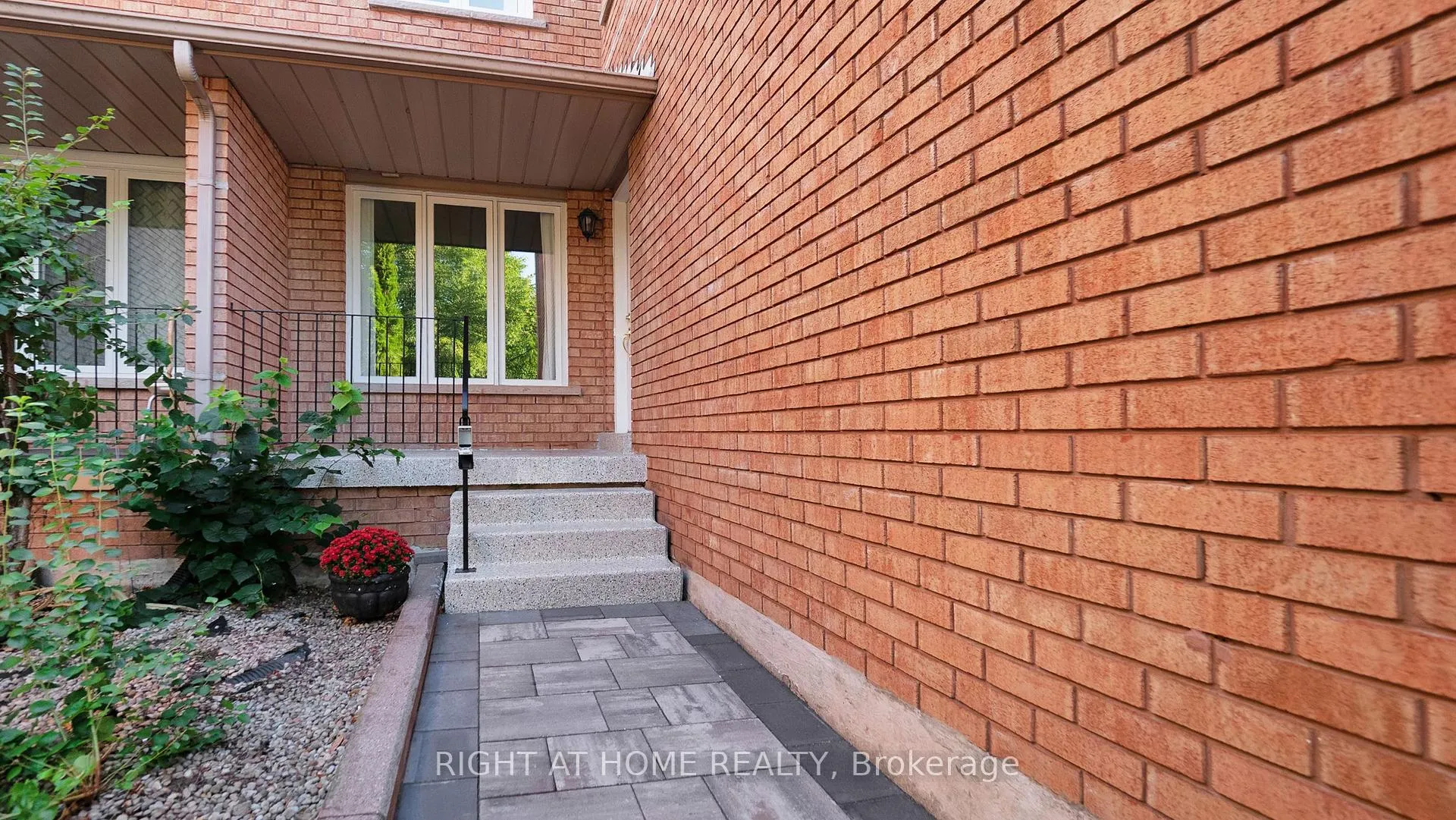 Photo 4 of 1253 Blackburn Drive, Oakville, Glen Abbey — HOMEH