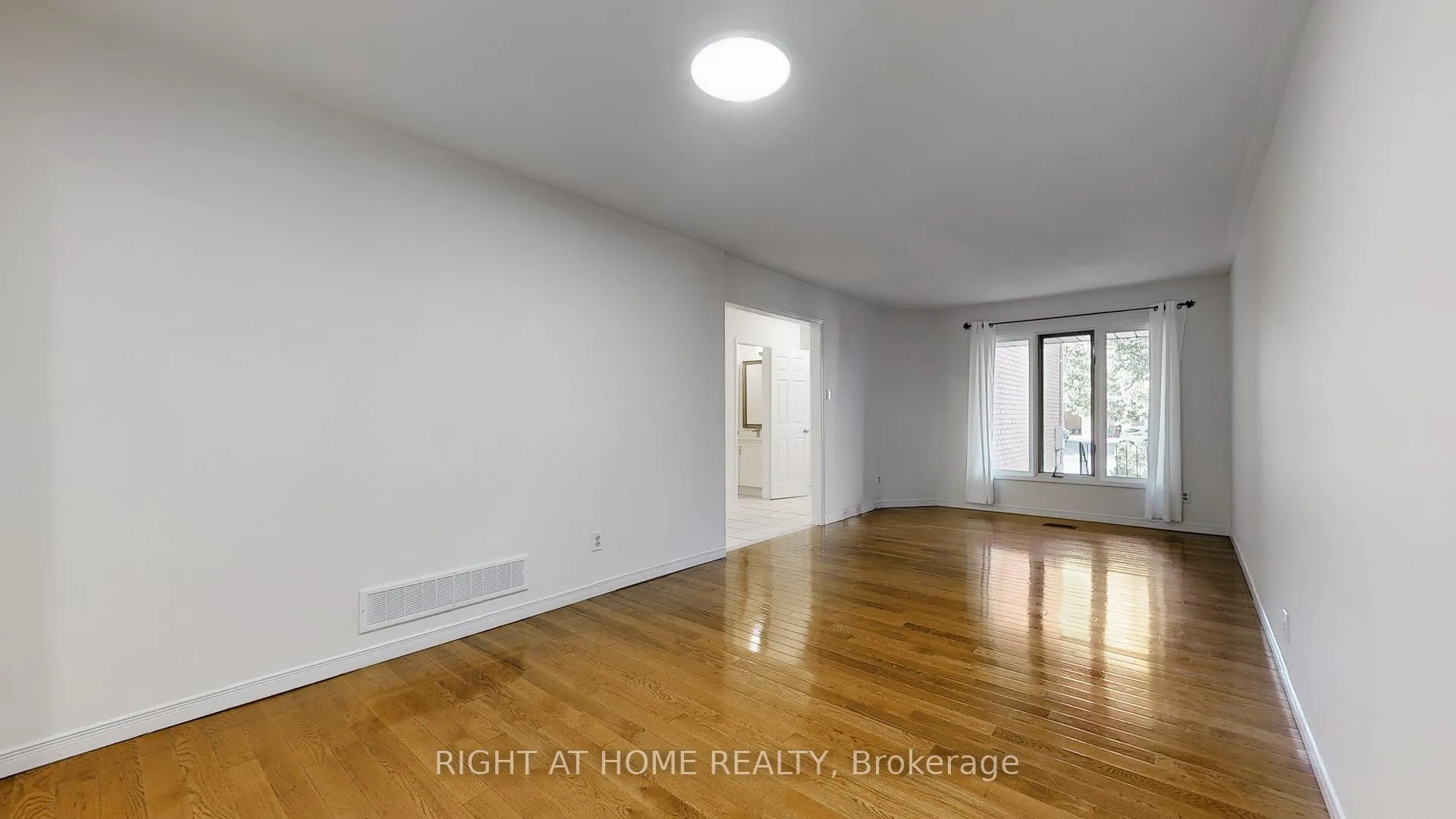 Photo 6 of 1253 Blackburn Drive, Oakville, Glen Abbey — HOMEH