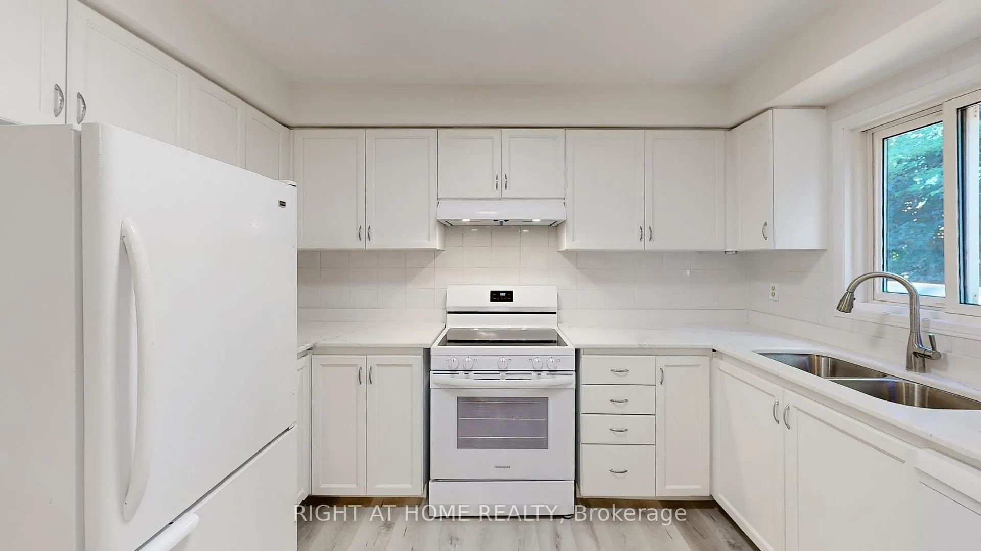 Photo 9 of 1253 Blackburn Drive, Oakville, Glen Abbey — HOMEH