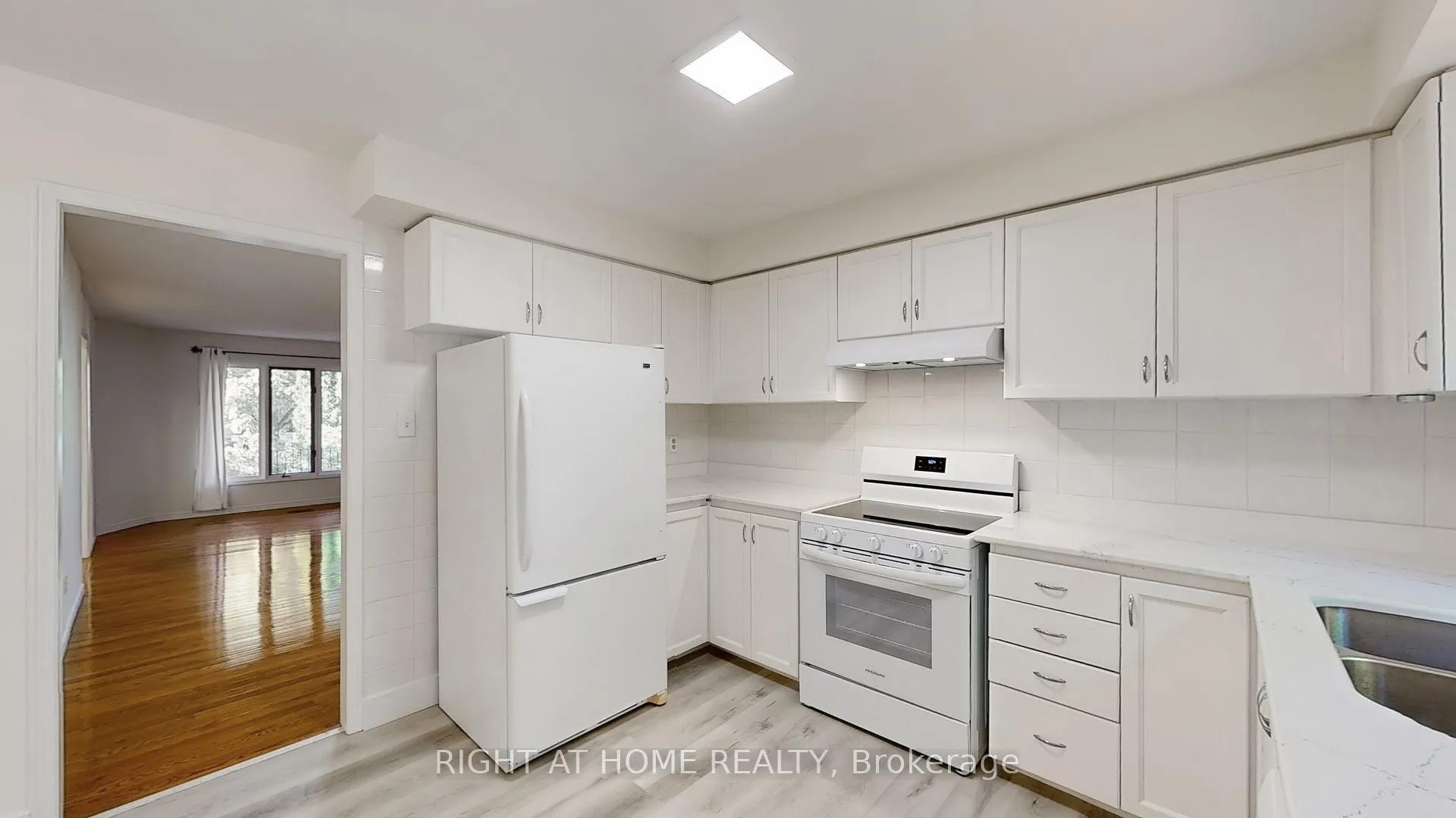 Photo 10 of 1253 Blackburn Drive, Oakville, Glen Abbey — HOMEH