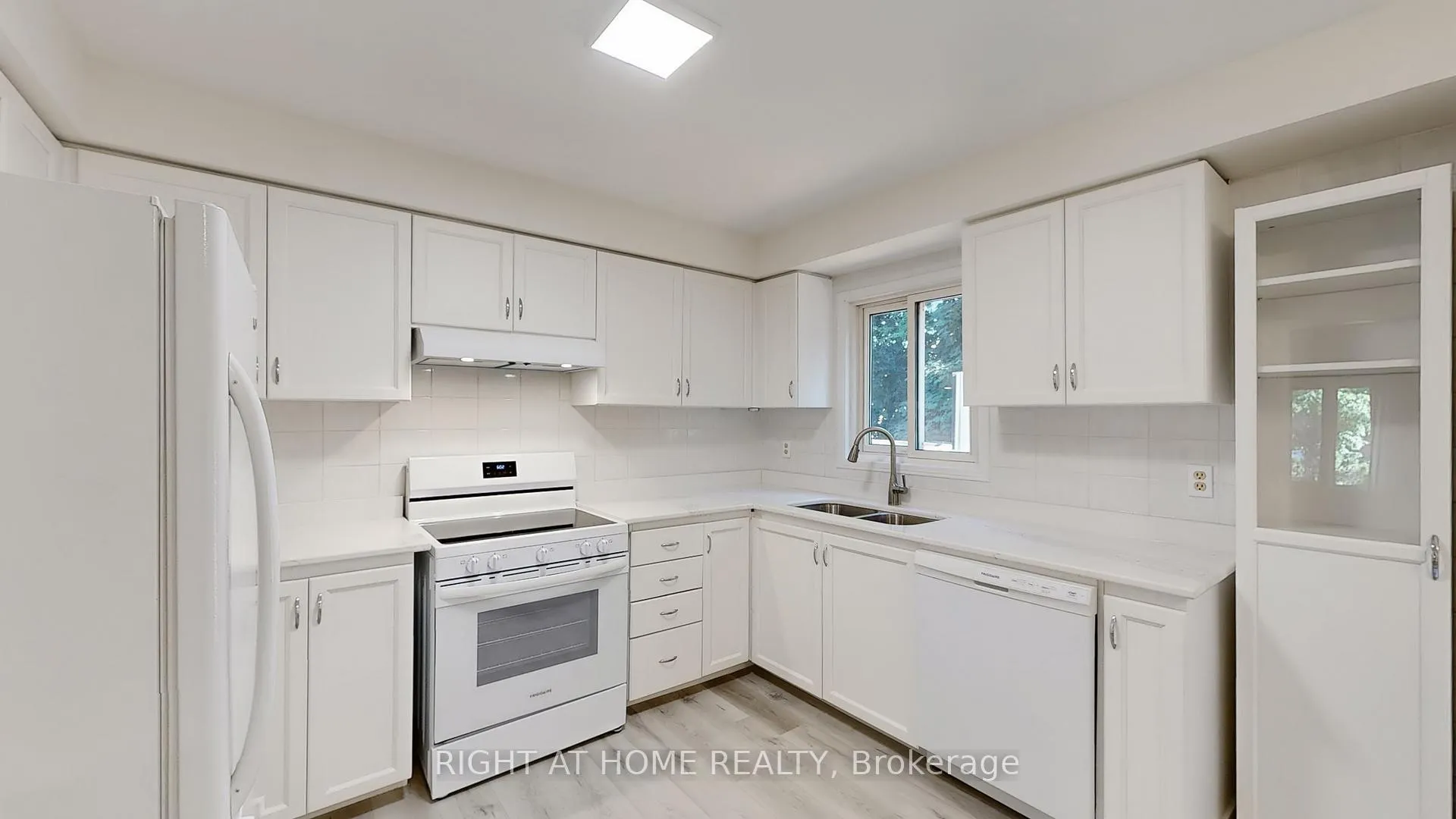 Photo 11 of 1253 Blackburn Drive, Oakville, Glen Abbey — HOMEH