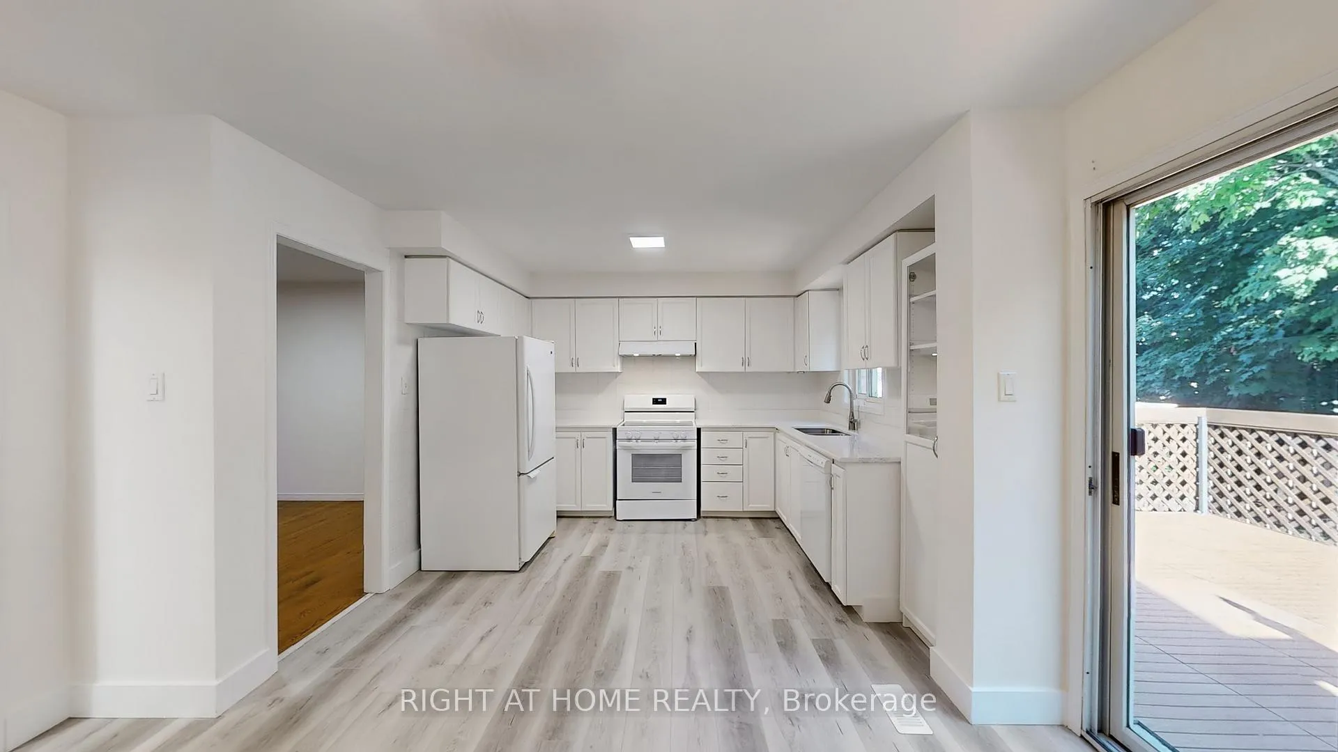 Photo 16 of 1253 Blackburn Drive, Oakville, Glen Abbey — HOMEH