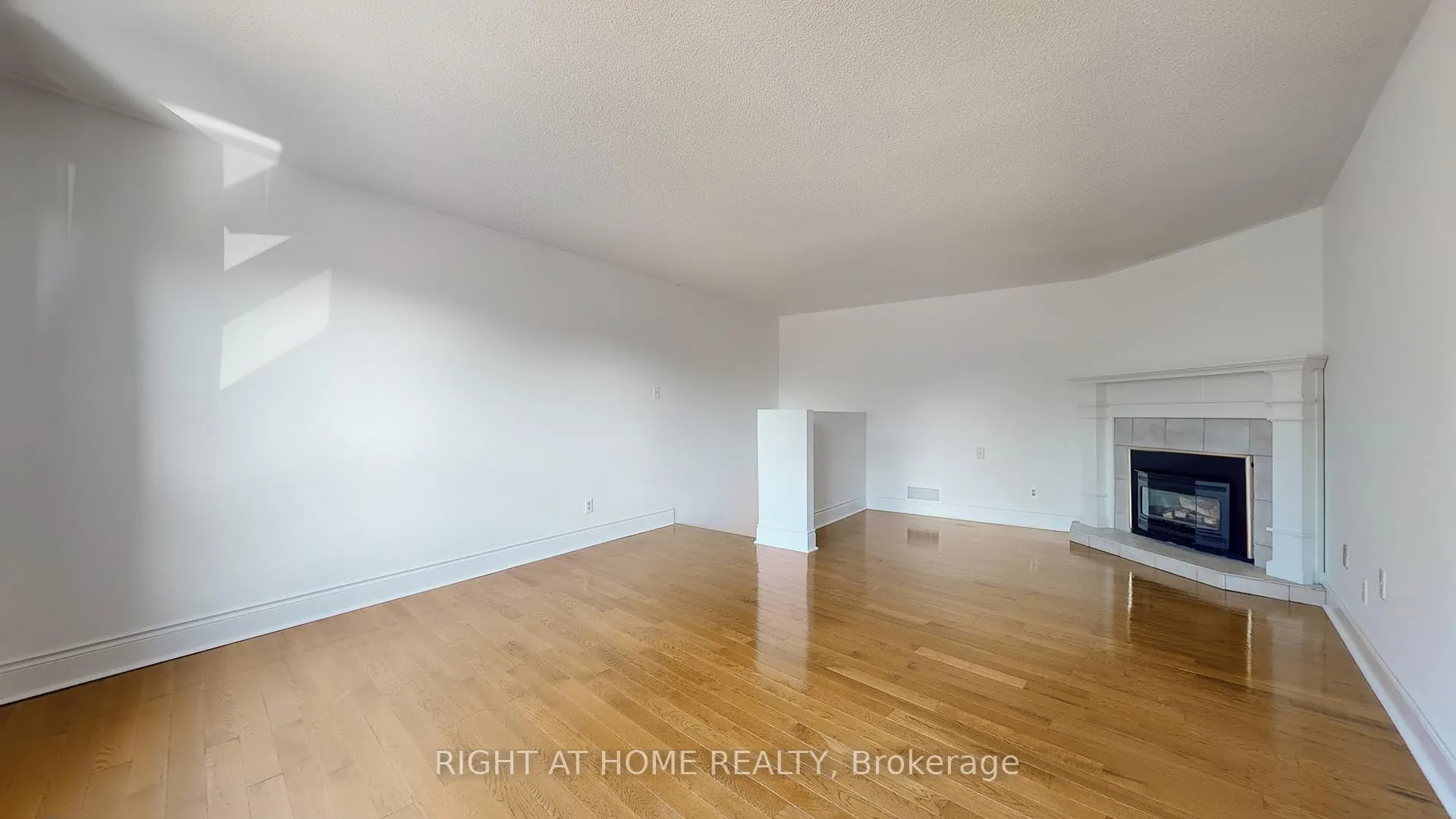 Photo 21 of 1253 Blackburn Drive, Oakville, Glen Abbey — HOMEH