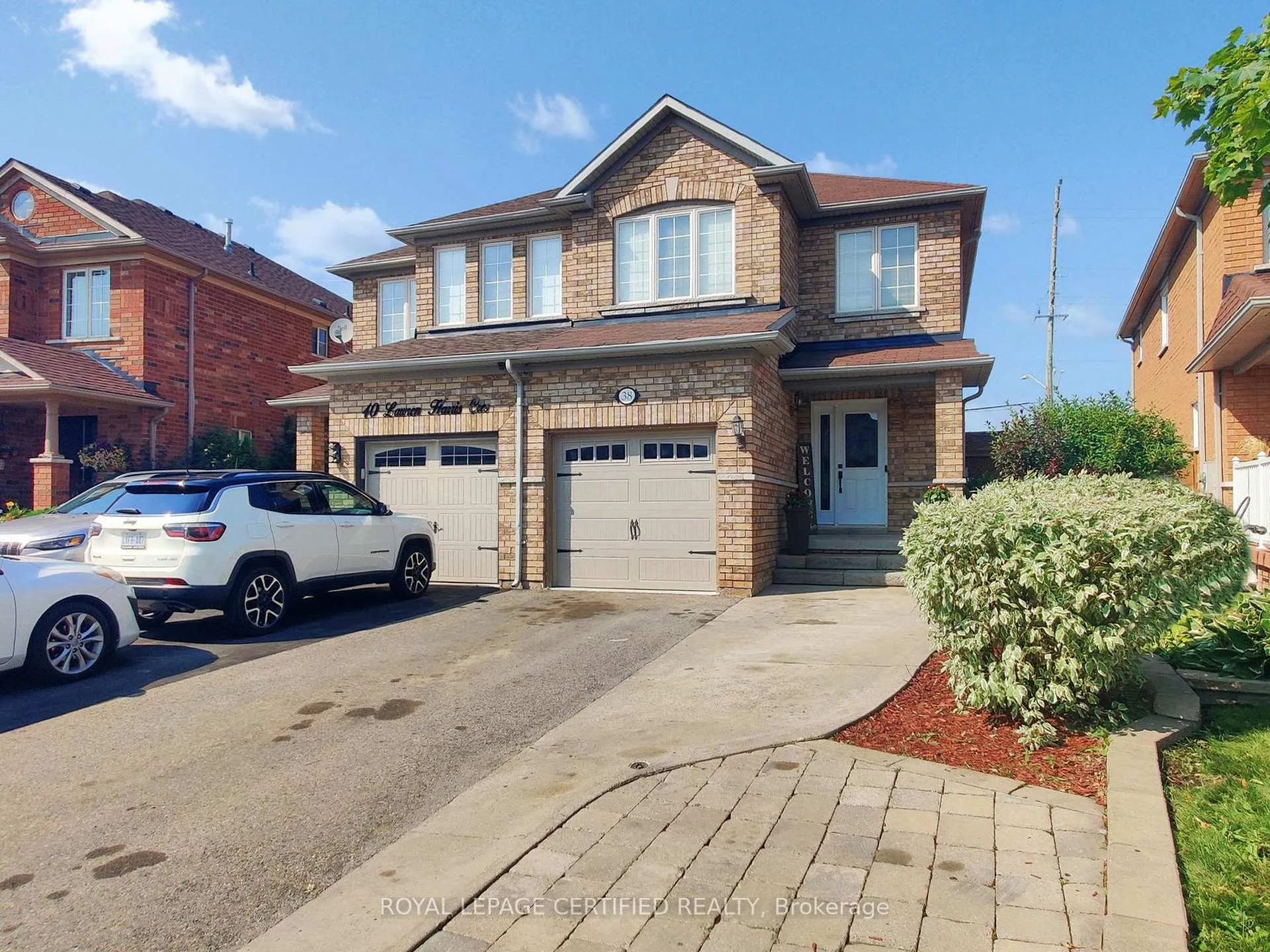 Photo 3 of 38 Lawren Harris Crescent, Caledon, Bolton West — HOMEH