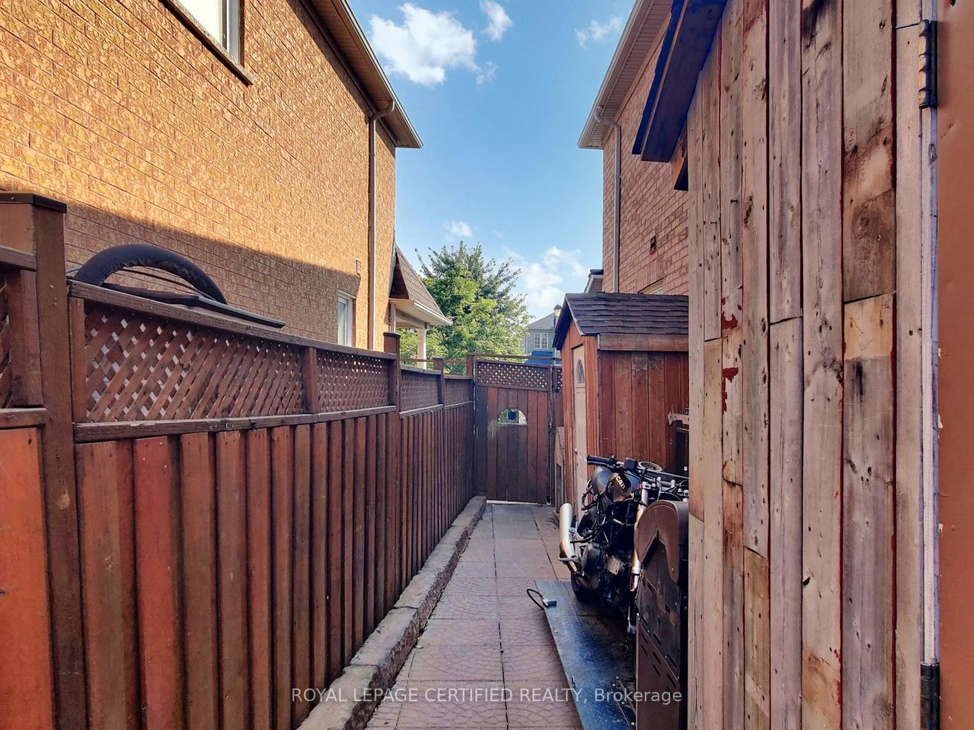 Photo 50 of 38 Lawren Harris Crescent, Caledon, Bolton West — HOMEH