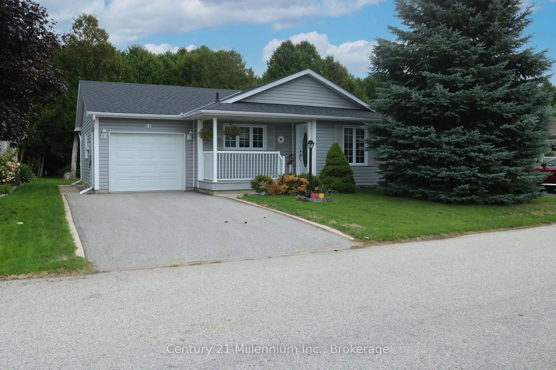 Photo 1 of 11 Virginia Avenue, Wasaga Beach — HOMEH