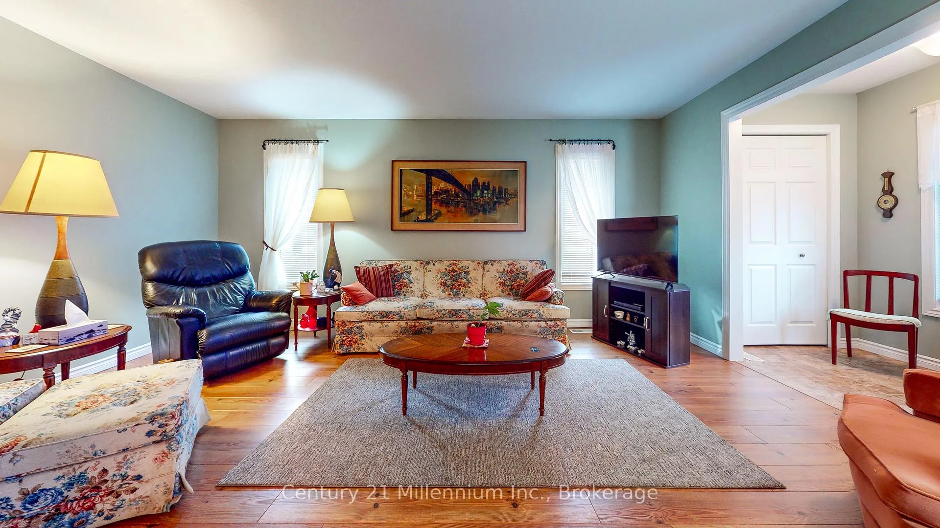 Photo 4 of 11 Virginia Avenue, Wasaga Beach — HOMEH