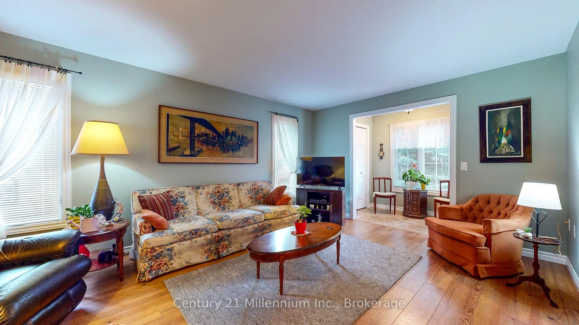 Photo 5 of 11 Virginia Avenue, Wasaga Beach — HOMEH