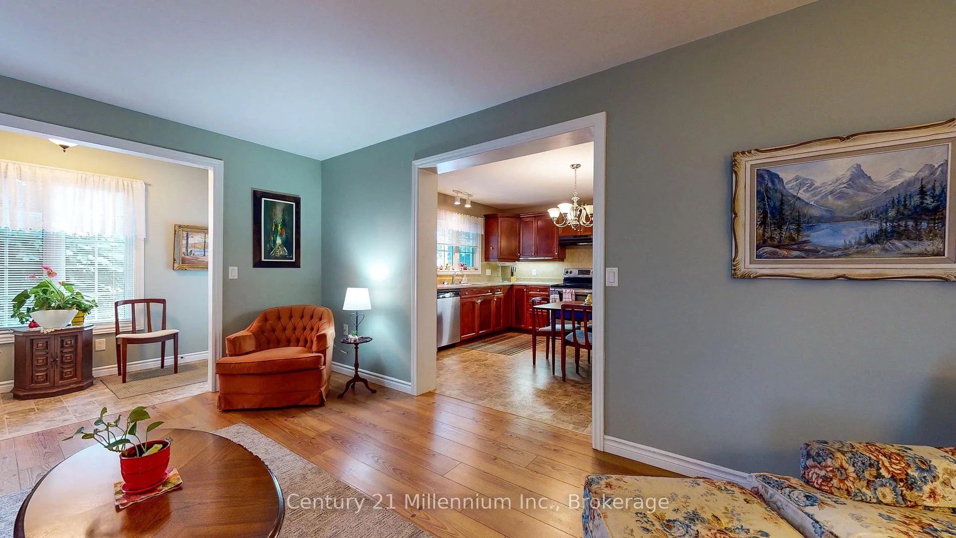 Photo 7 of 11 Virginia Avenue, Wasaga Beach — HOMEH