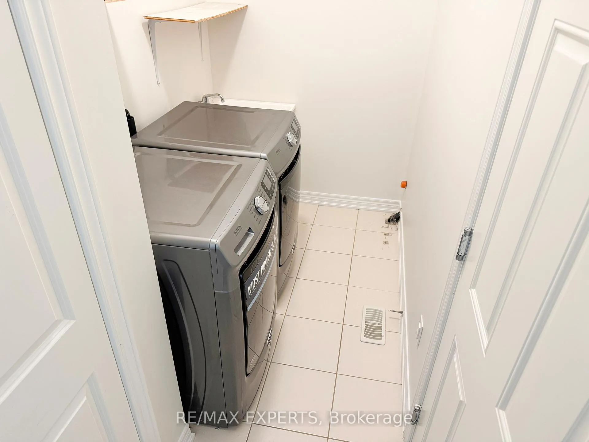 Photo 17 of 91 Kingsmere Crescent, New Tecumseth, Alliston — HOMEH