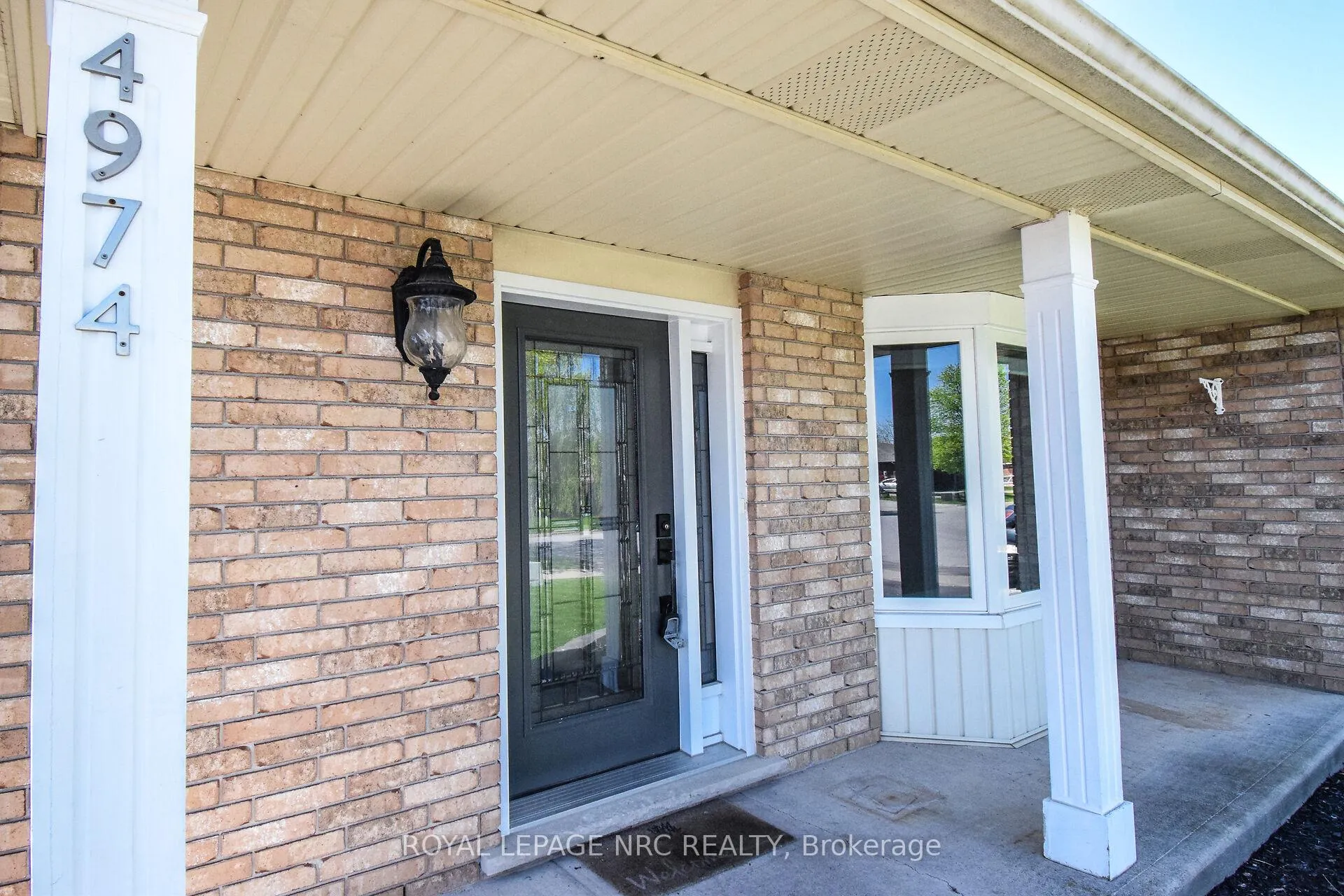 Photo 3 of 4974 Windgate Drive E, Niagara Falls, Ascot — HOMEH