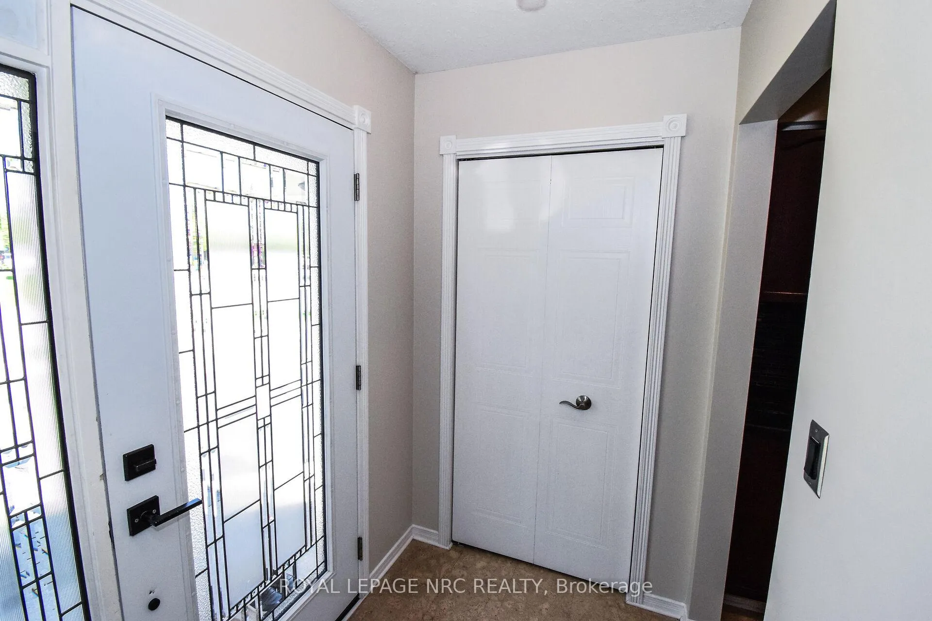Photo 4 of 4974 Windgate Drive E, Niagara Falls, Ascot — HOMEH