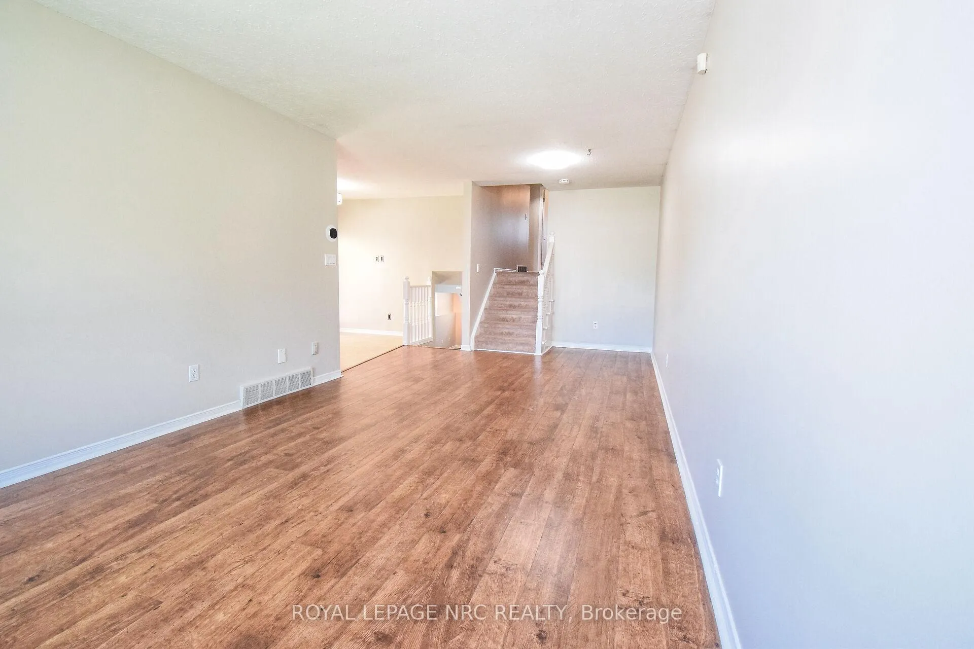 Photo 5 of 4974 Windgate Drive E, Niagara Falls, Ascot — HOMEH