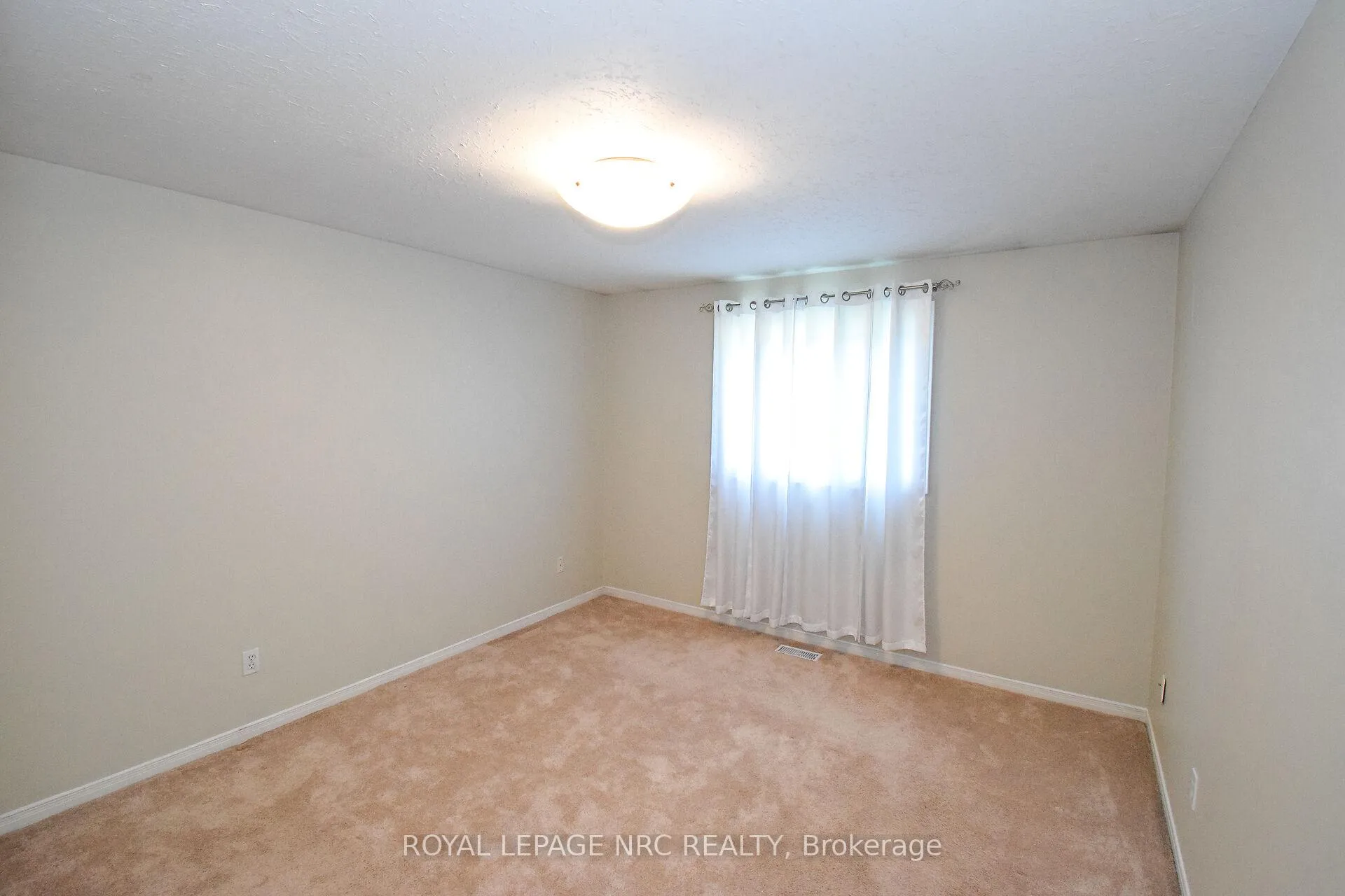 Photo 18 of 4974 Windgate Drive E, Niagara Falls, Ascot — HOMEH