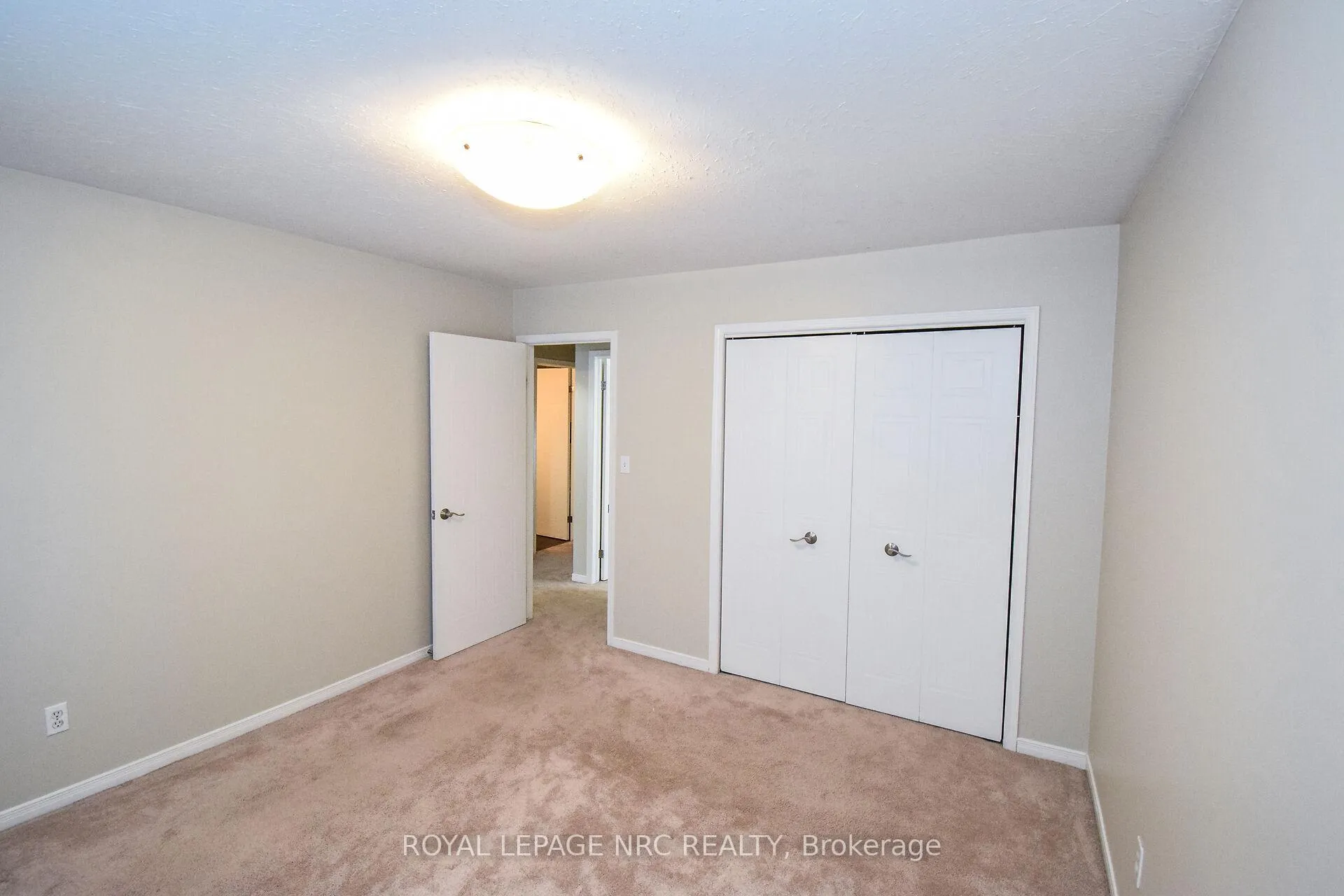 Photo 19 of 4974 Windgate Drive E, Niagara Falls, Ascot — HOMEH