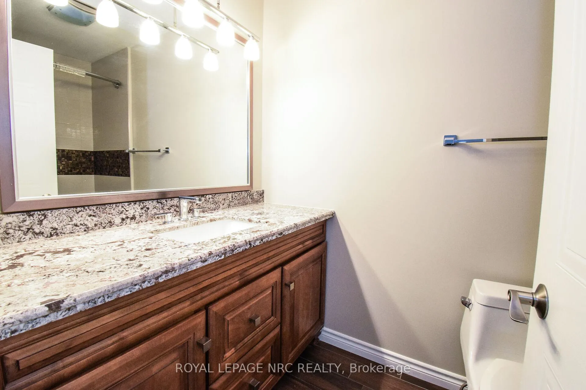 Photo 20 of 4974 Windgate Drive E, Niagara Falls, Ascot — HOMEH
