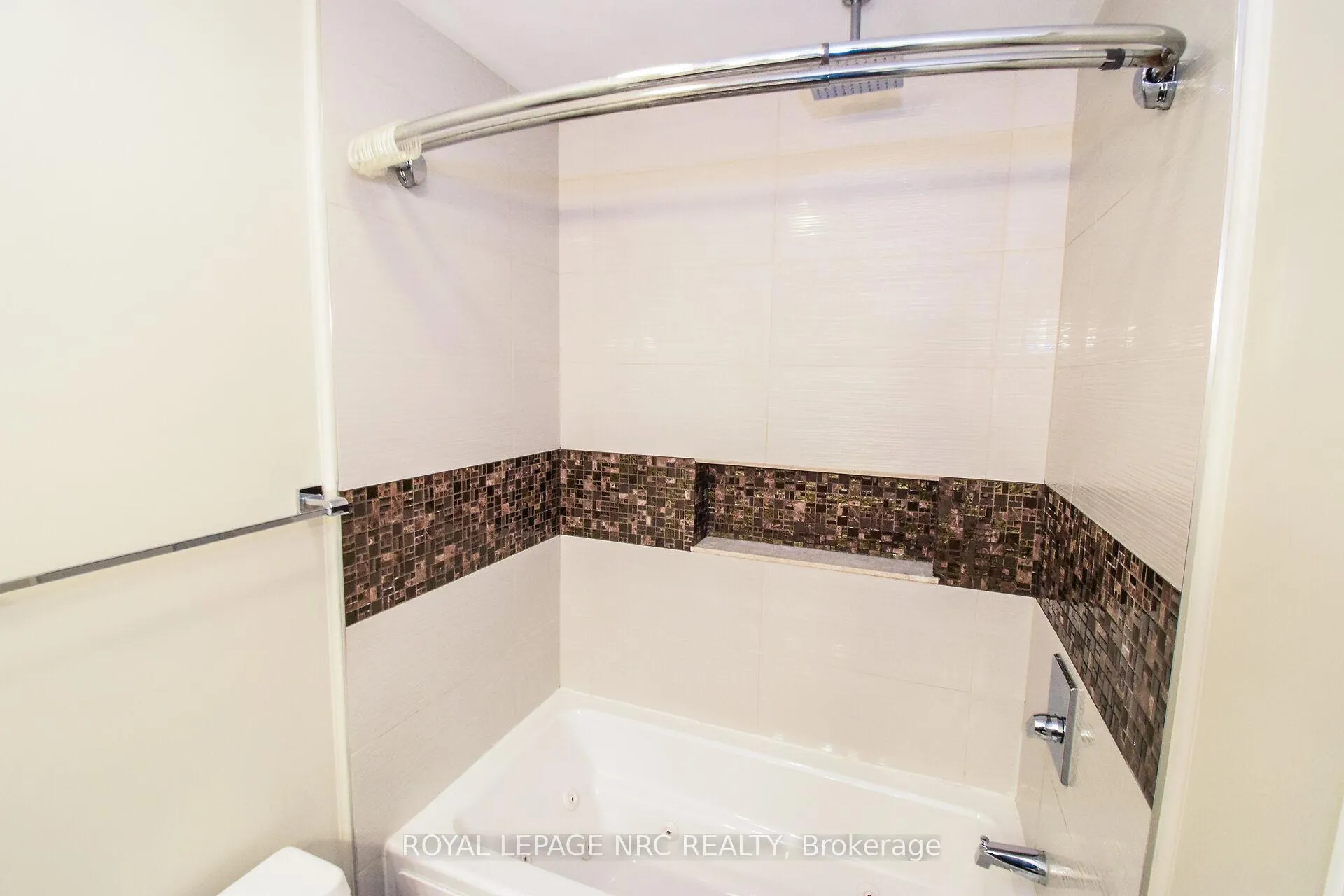 Photo 22 of 4974 Windgate Drive E, Niagara Falls, Ascot — HOMEH