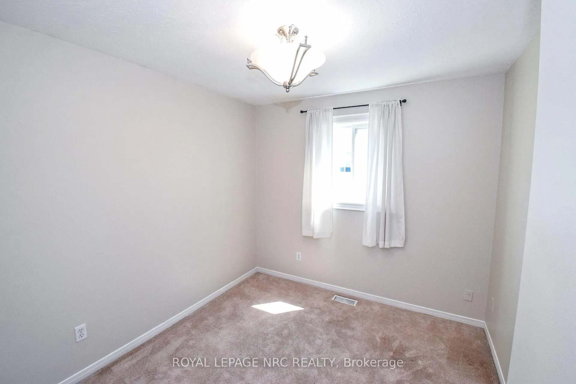 Photo 23 of 4974 Windgate Drive E, Niagara Falls, Ascot — HOMEH